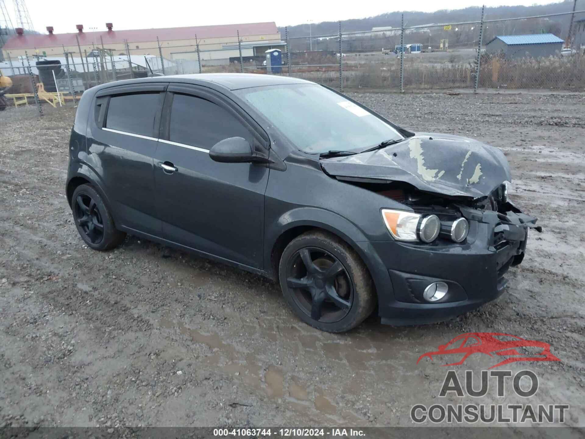 CHEVROLET SONIC 2015 - 1G1JE6SB6F4108656