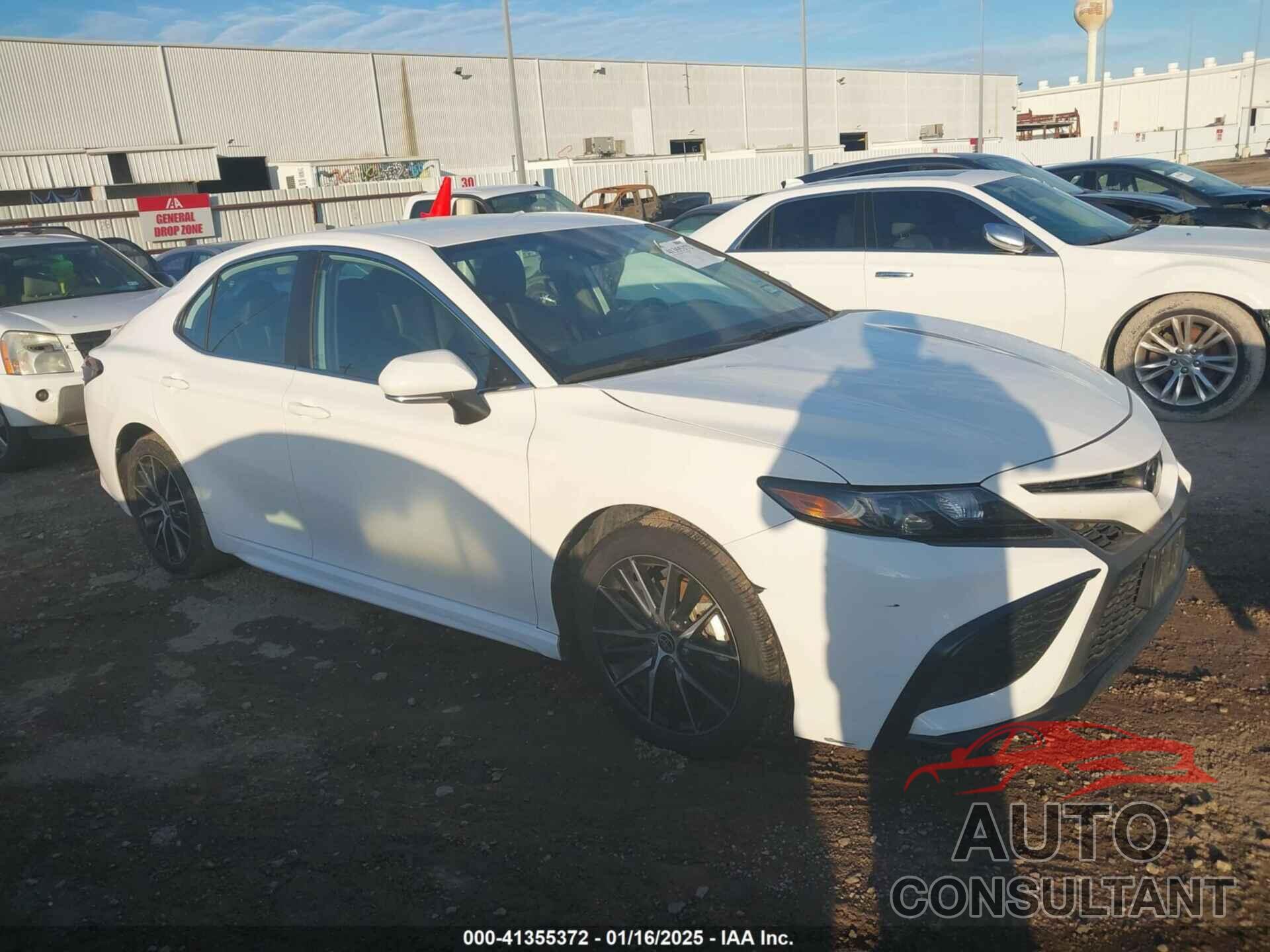 TOYOTA CAMRY 2022 - 4T1G11AK6NU705642
