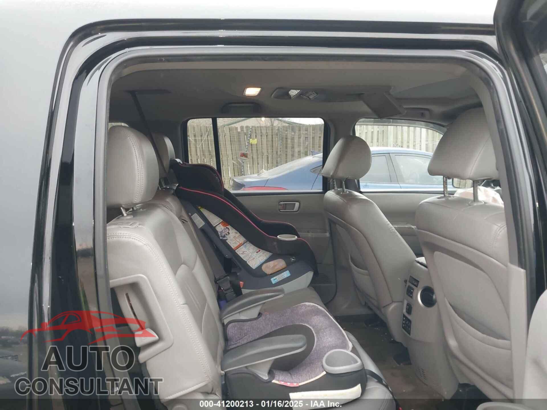 HONDA PILOT 2015 - 5FNYF4H32FB046432