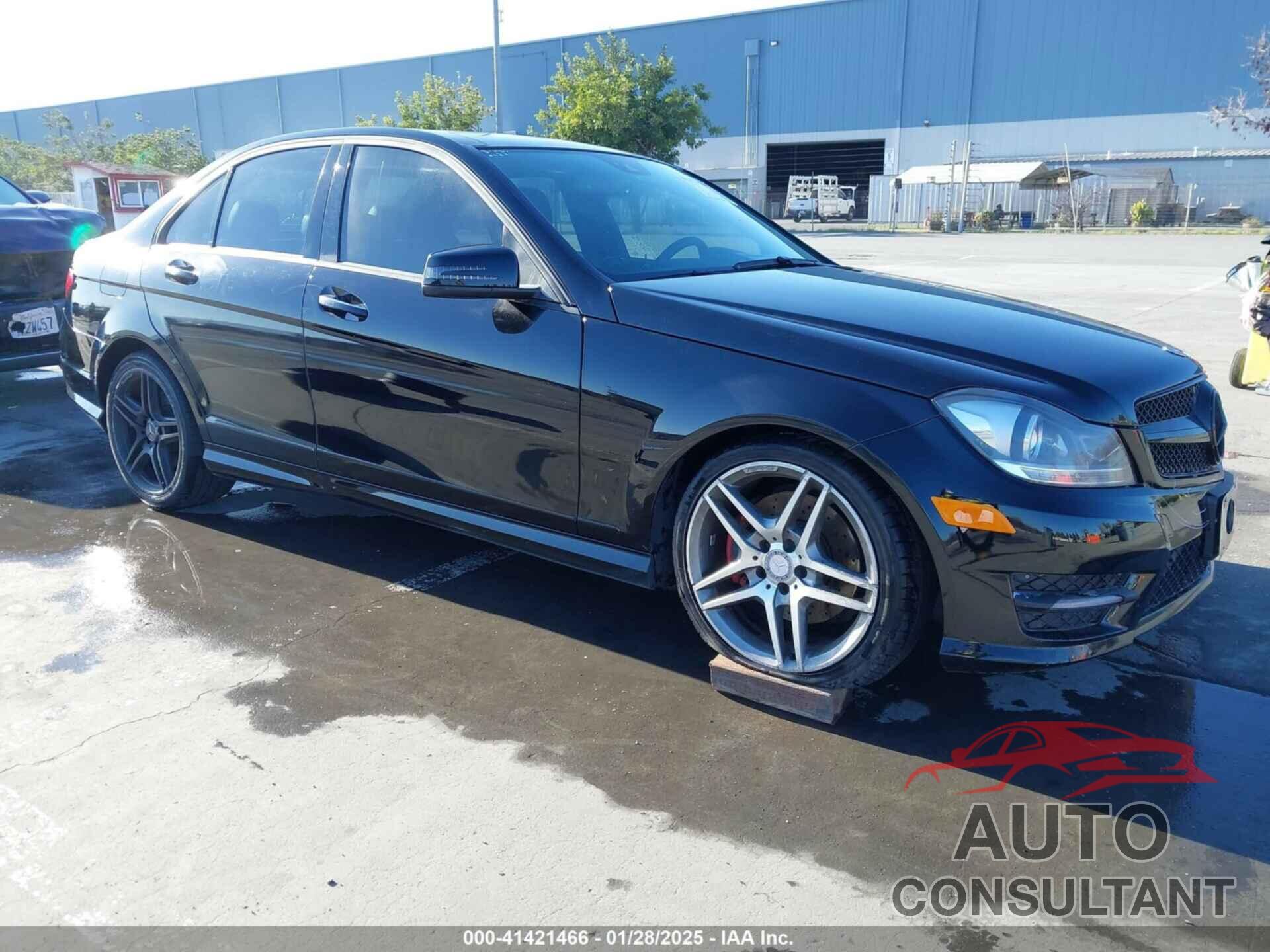 MERCEDES-BENZ C 300 2014 - WDDGF8AB1EG215693