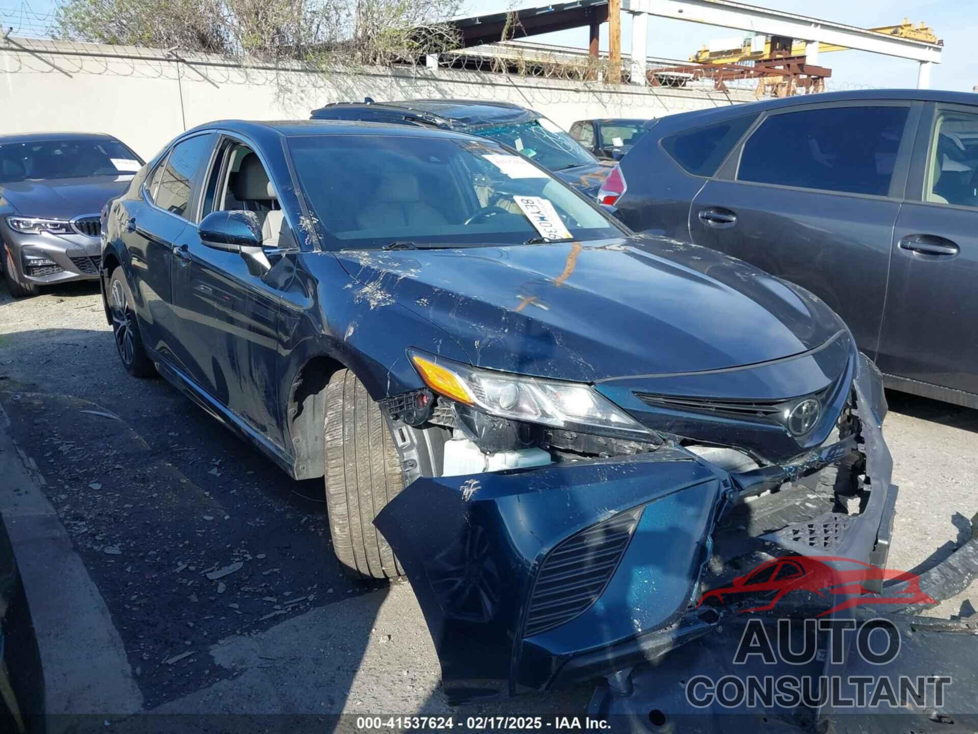TOYOTA CAMRY 2018 - 4T1B11HK8JU640755