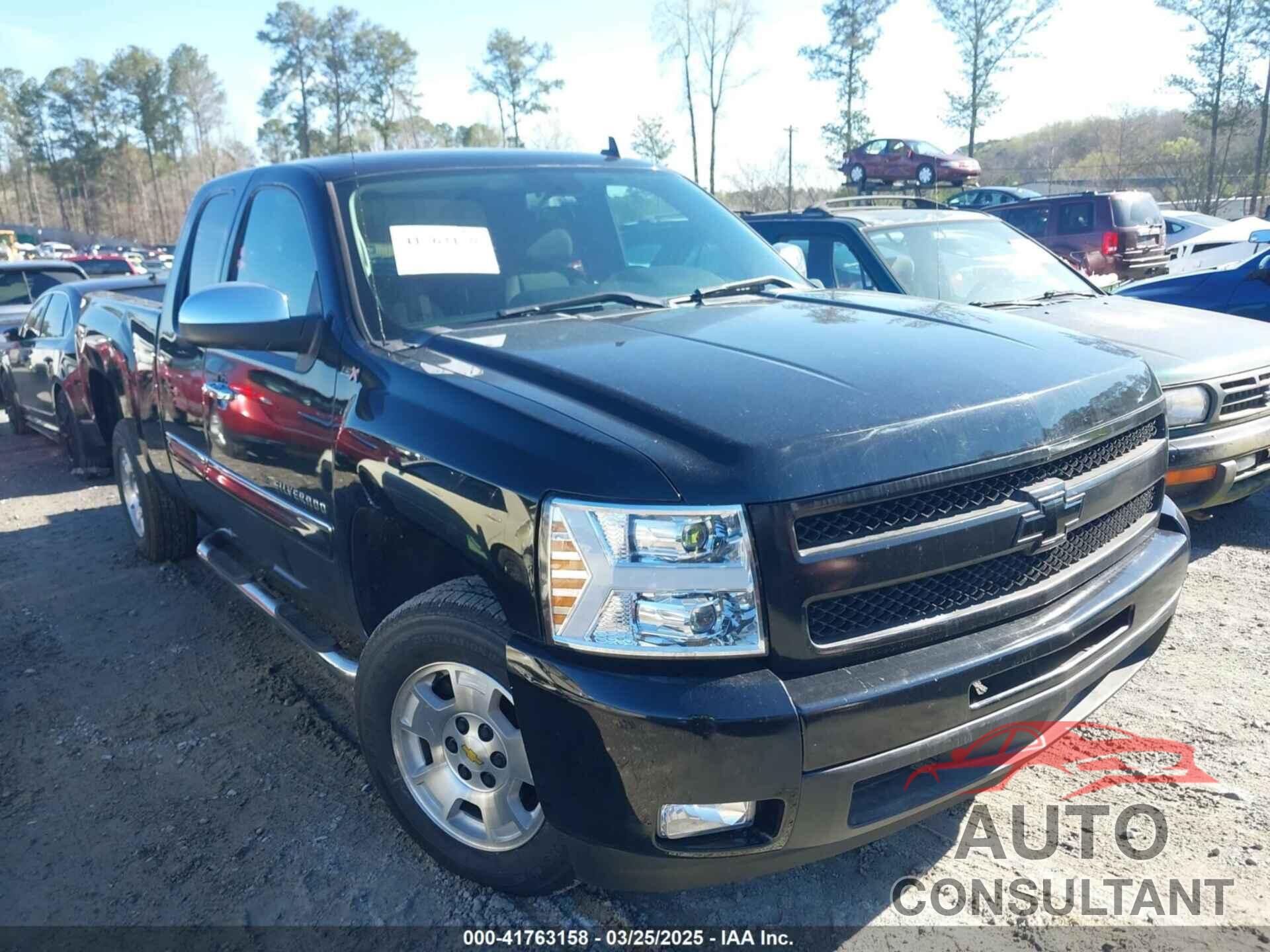CHEVROLET SILVERADO 1500 2011 - 1GCRCSE03BZ335576