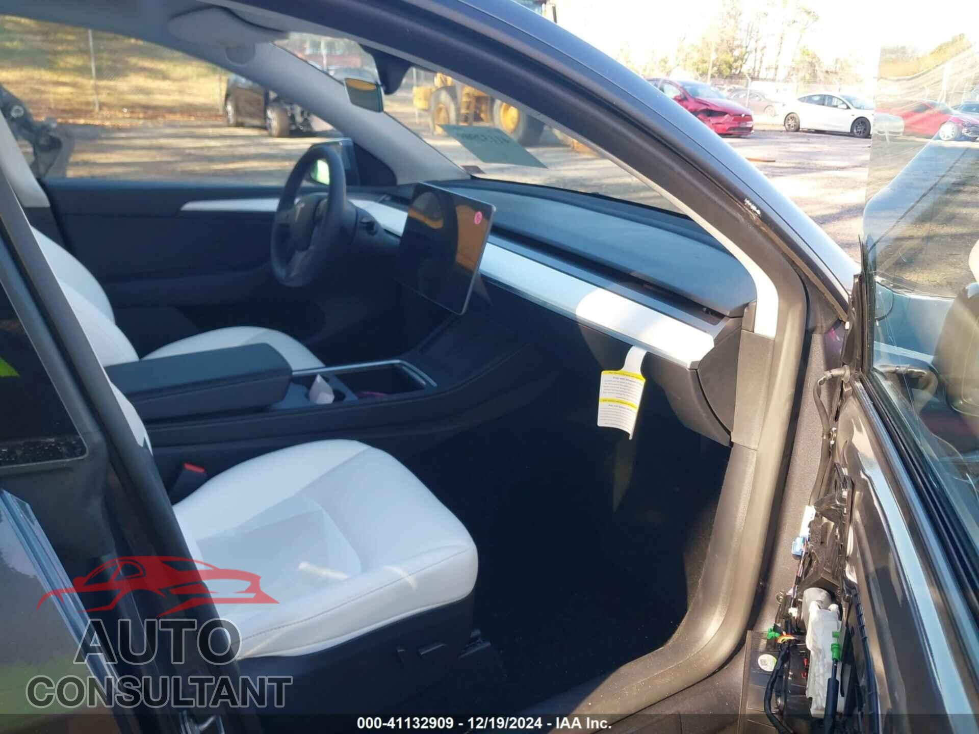 TESLA MODEL Y 2023 - 7SAYGDED2PF944852