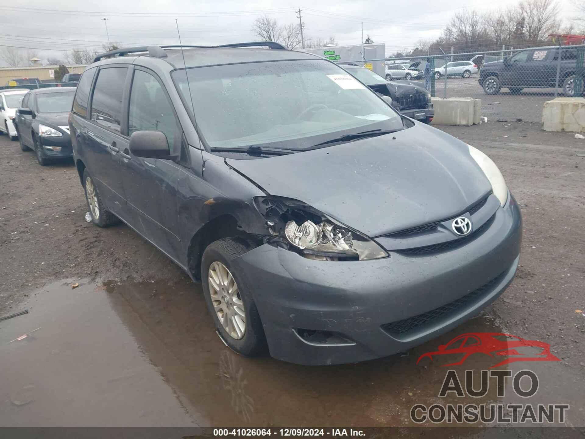 TOYOTA SIENNA 2010 - 5TDJK4CC9AS029085