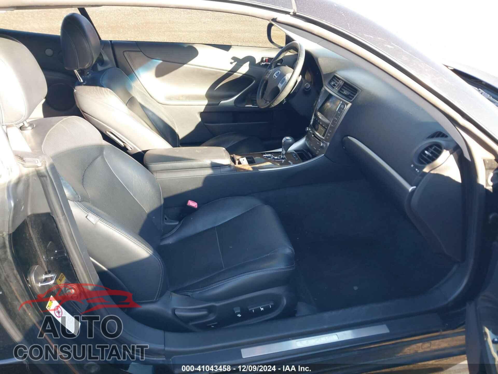 LEXUS IS 250C 2011 - JTHFF2C2XB2520715
