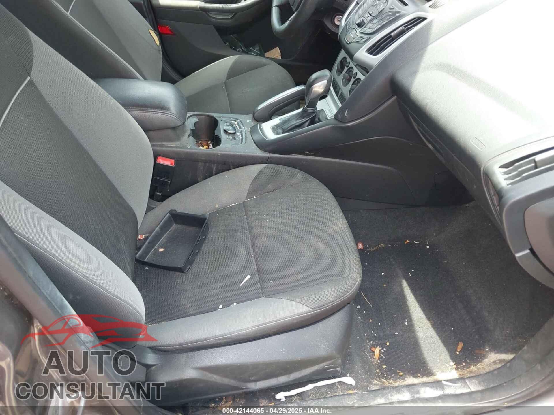 FORD FOCUS 2014 - 1FADP3K2XEL112362