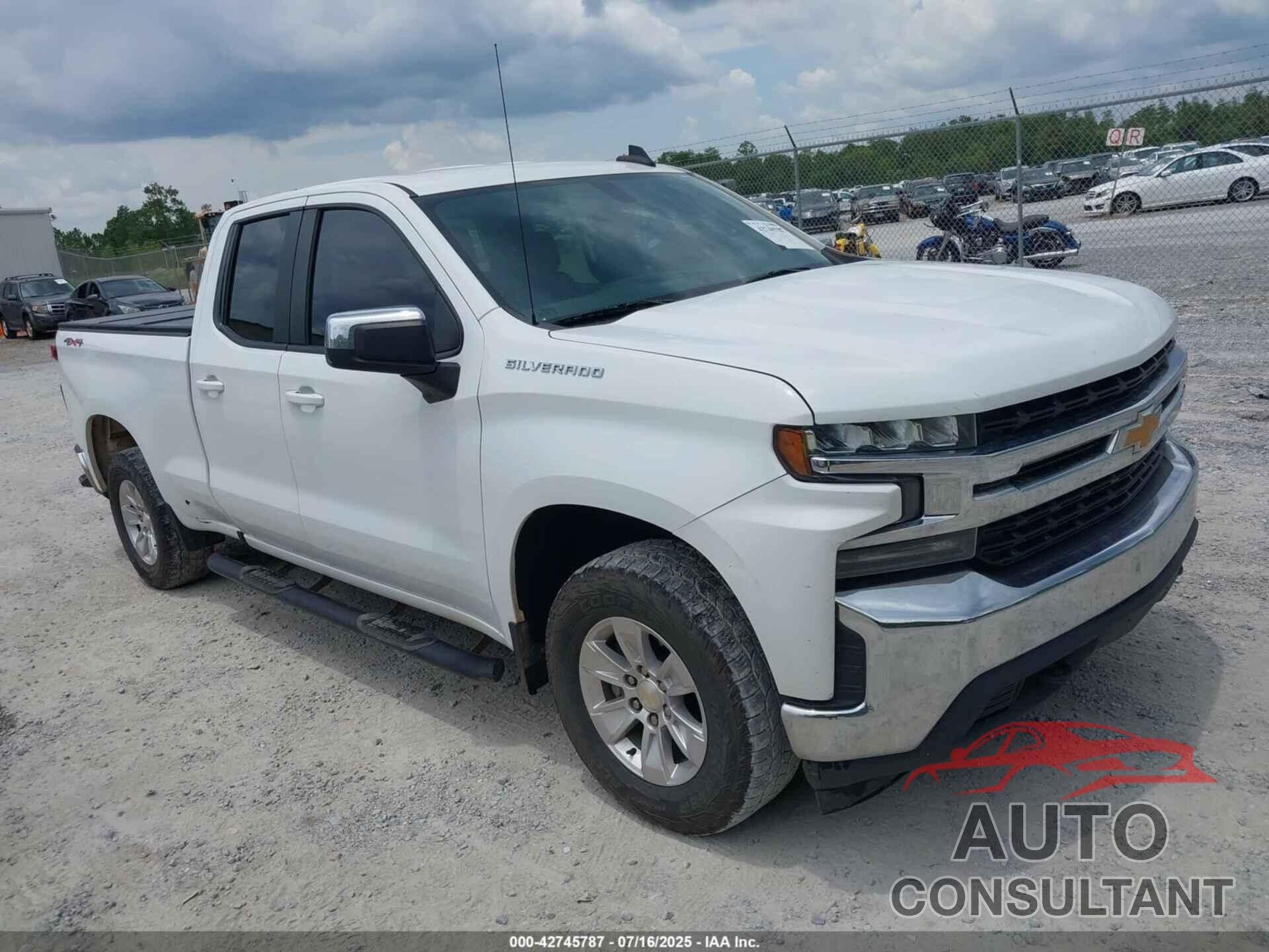 CHEVROLET SILVERADO 1500 2020 - 1GCRYDED9LZ150529