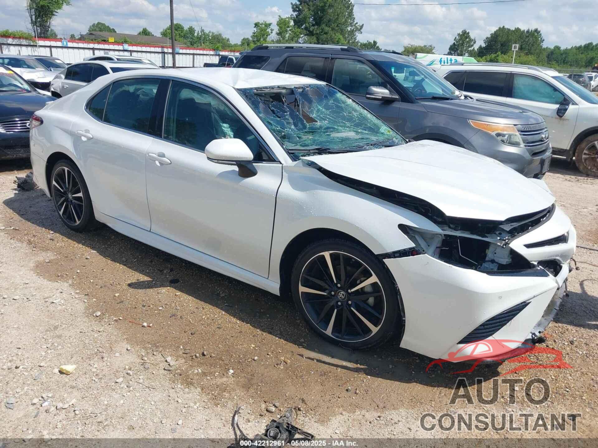 TOYOTA CAMRY 2018 - 4T1B61HK6JU053651