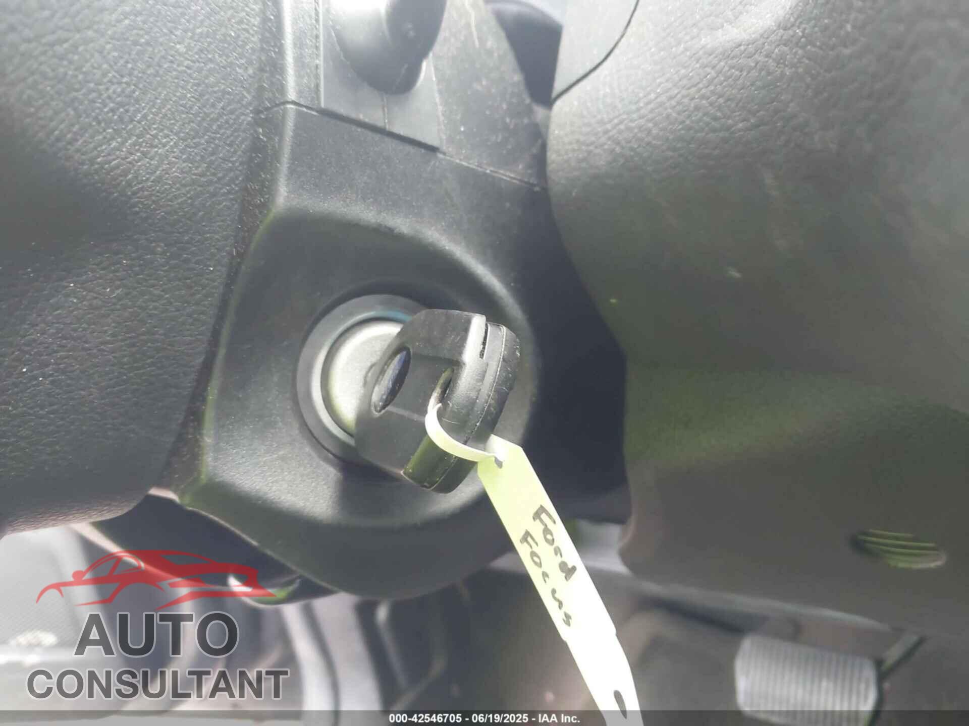 FORD FOCUS 2017 - 1FADP3E24HL301329