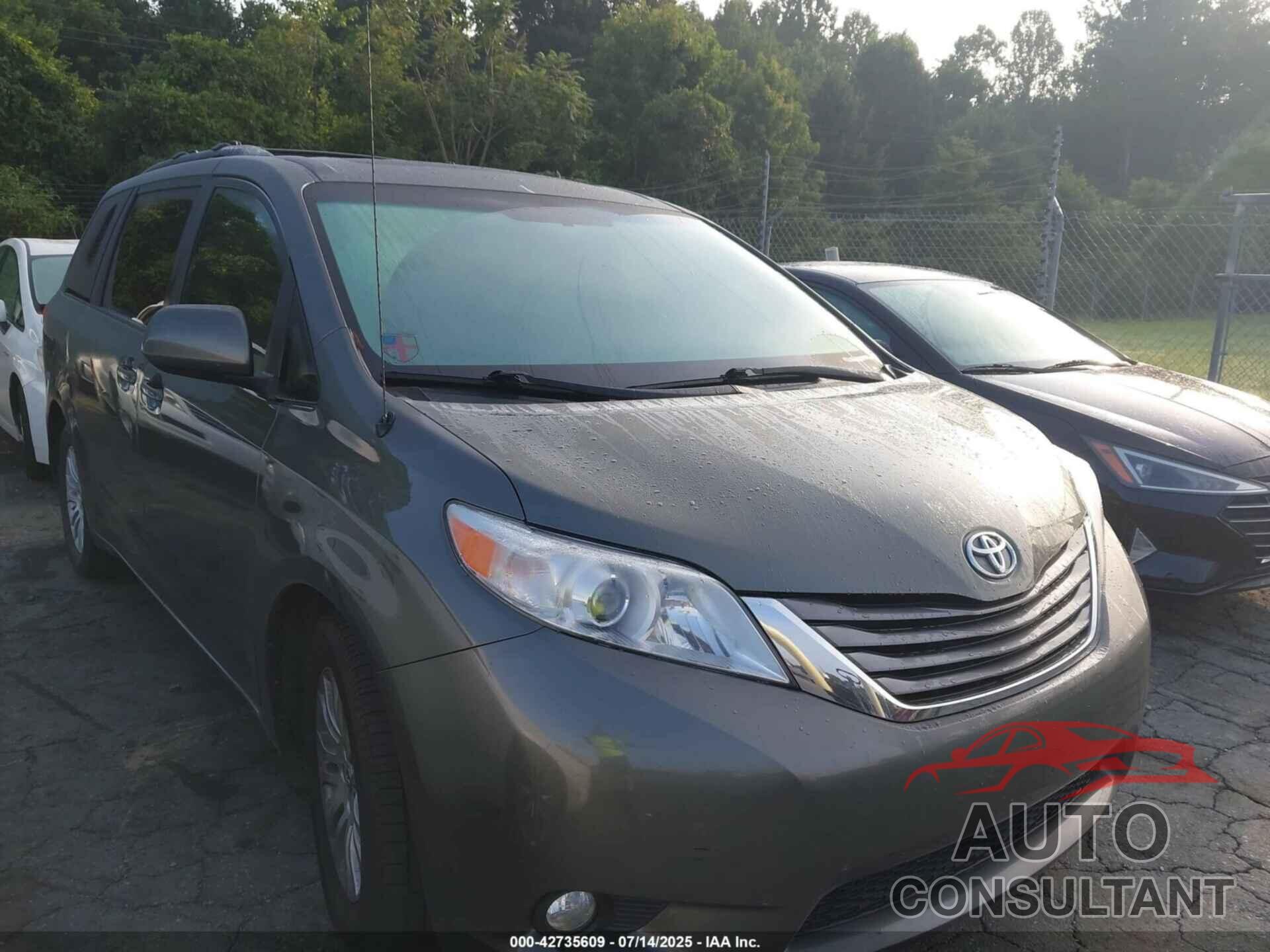 TOYOTA SIENNA 2011 - 5TDYK3DC9BS137117