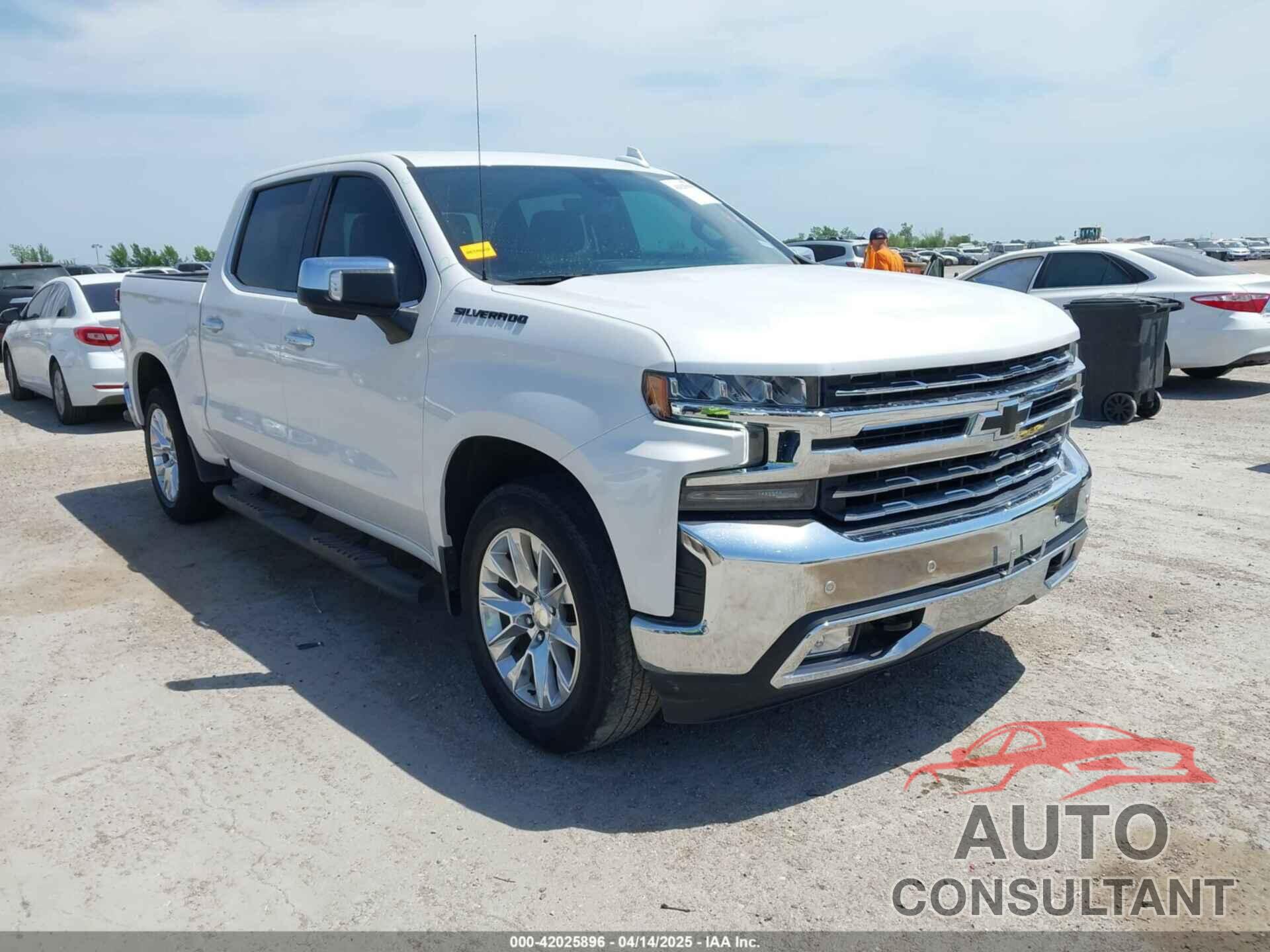 CHEVROLET SILVERADO 1500 2021 - 1GCPWEED4MZ123226