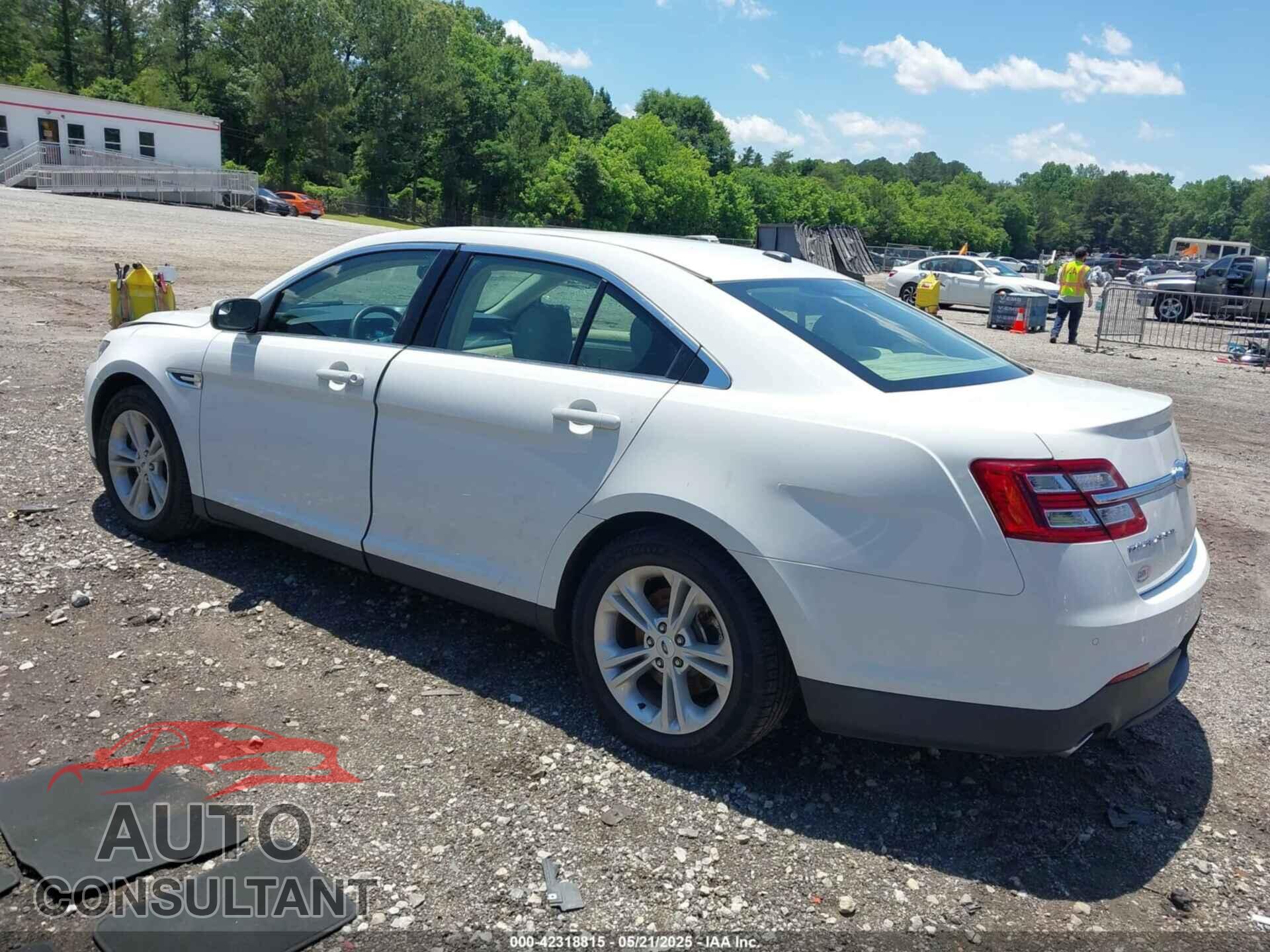 FORD TAURUS 2017 - 1FAHP2E87HG112215