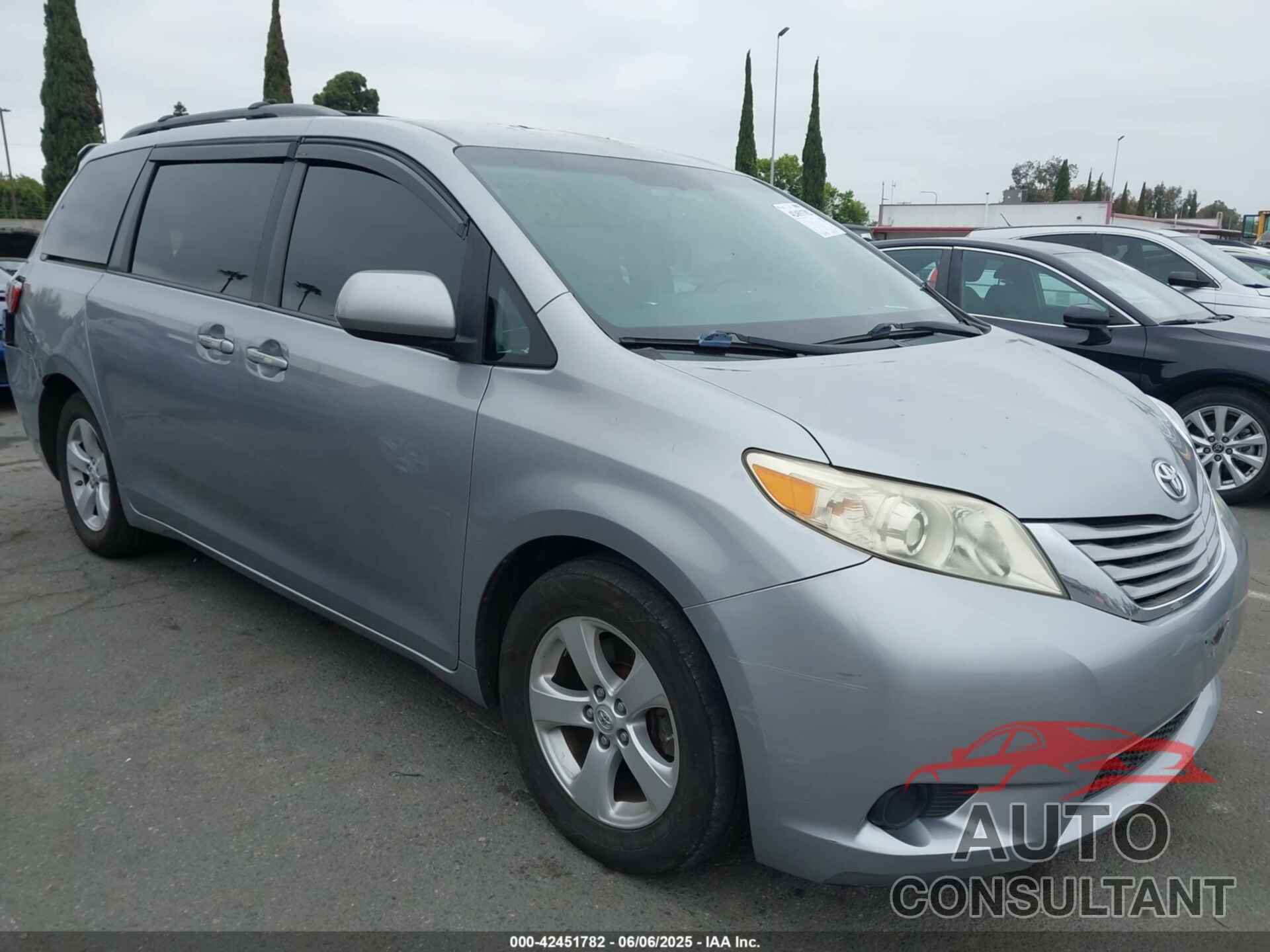 TOYOTA SIENNA 2015 - 5TDKK3DC3FS552378