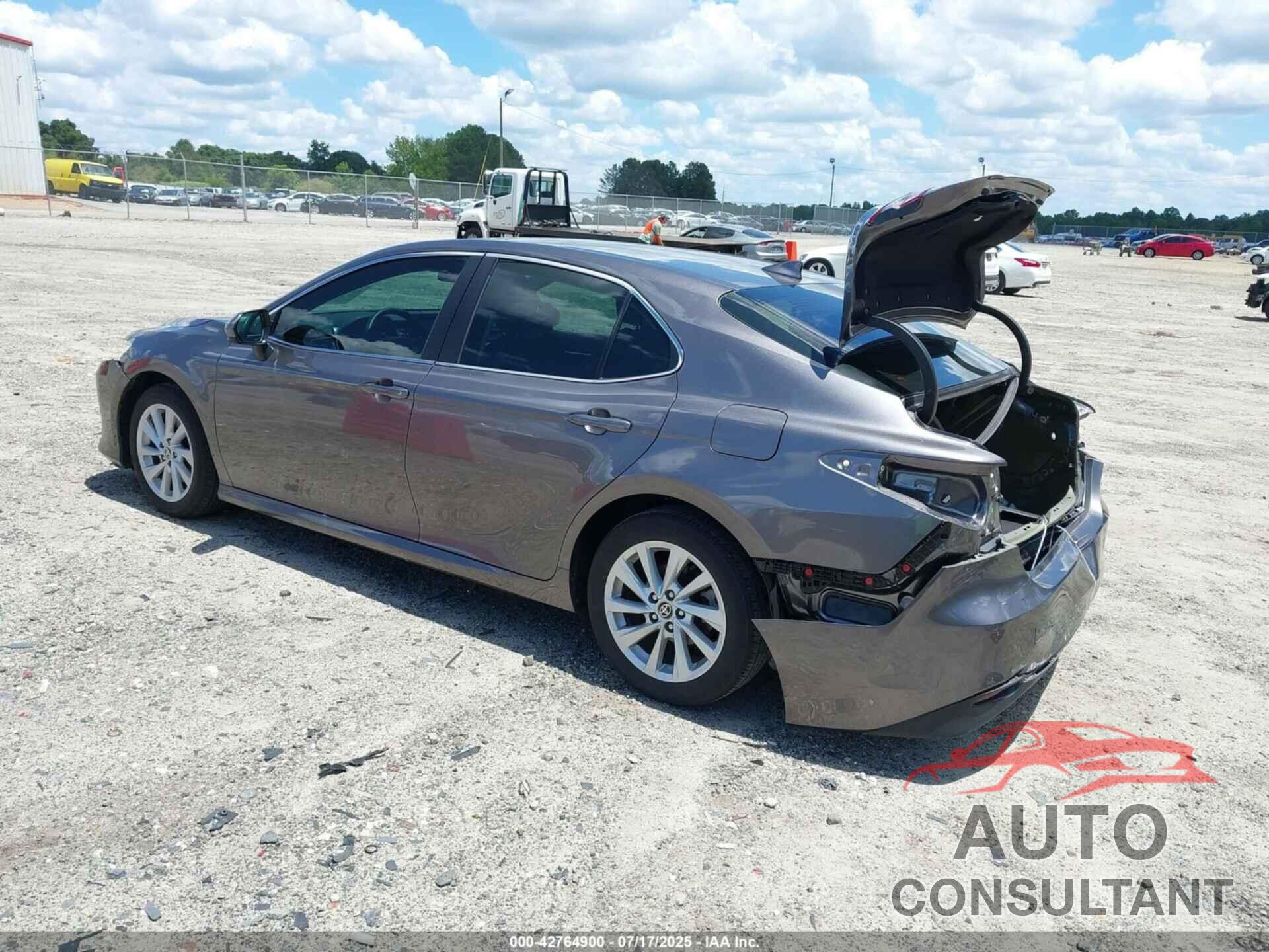 TOYOTA CAMRY 2022 - 4T1C11AK5NU644119
