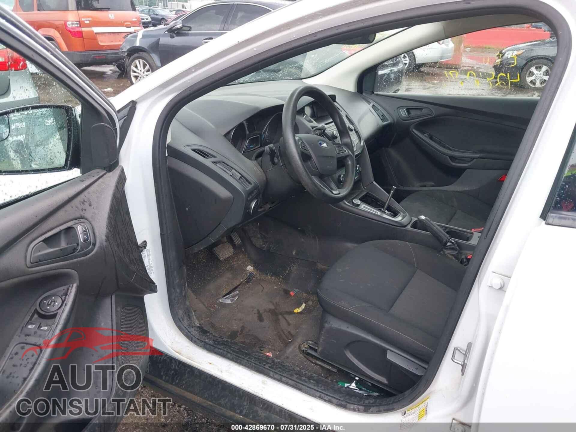 FORD FOCUS 2017 - 1FADP3E20HL302784