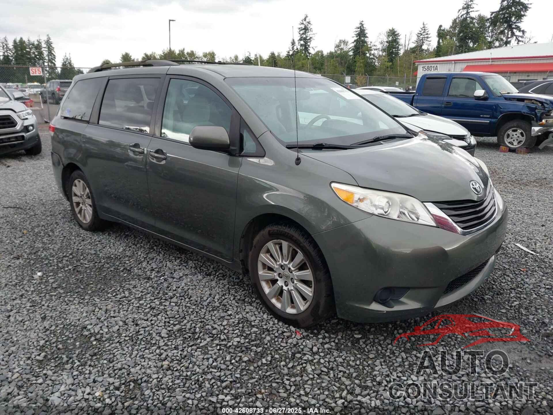 TOYOTA SIENNA 2013 - 5TDJK3DC5DS061481