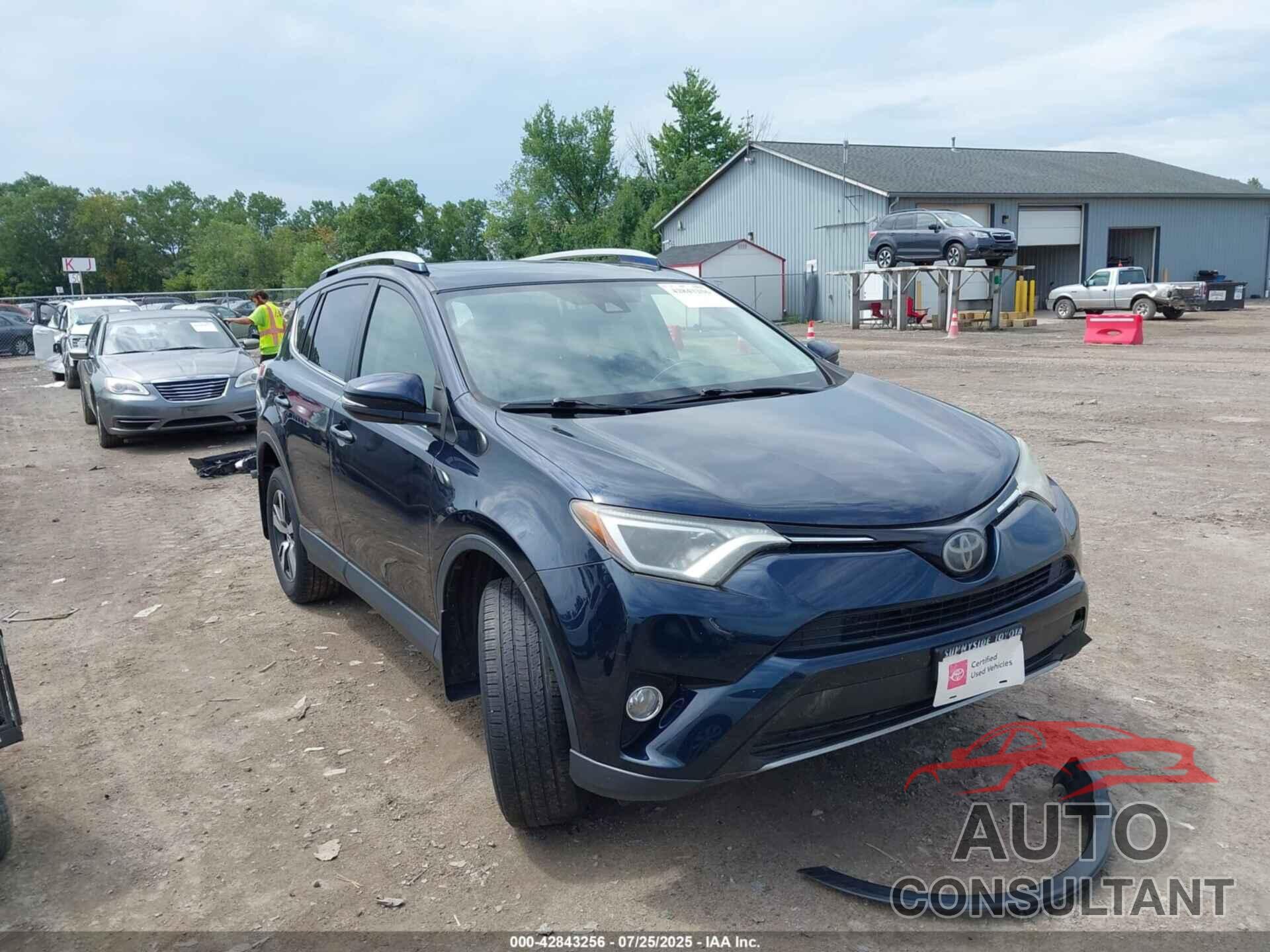 TOYOTA RAV4 2017 - JTMRFREV4HJ714511
