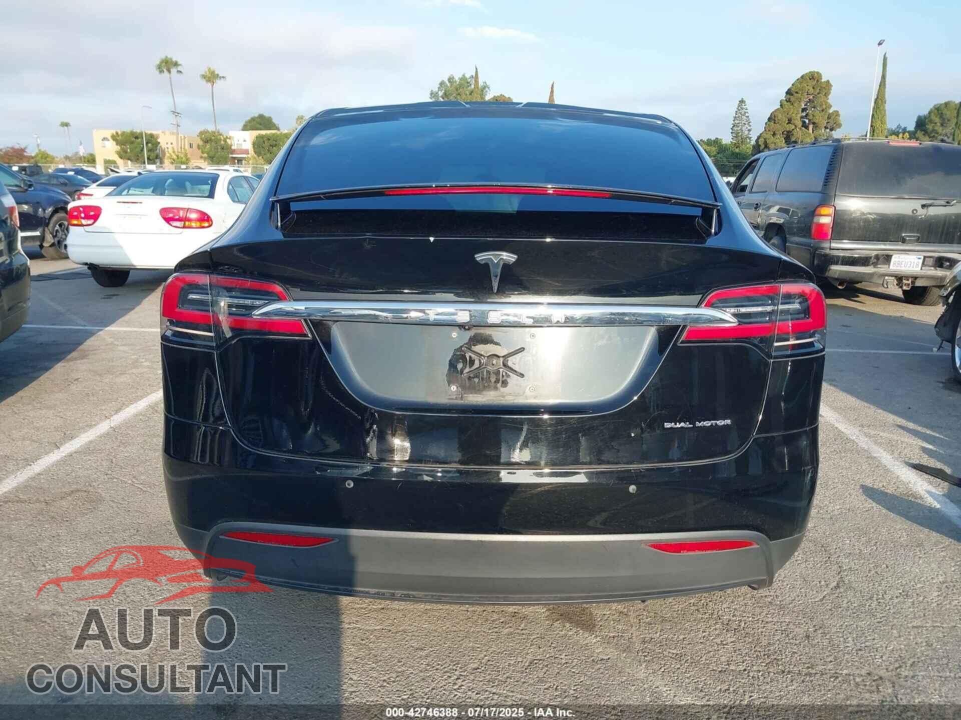TESLA MODEL X 2020 - 5YJXCBE21LF283025