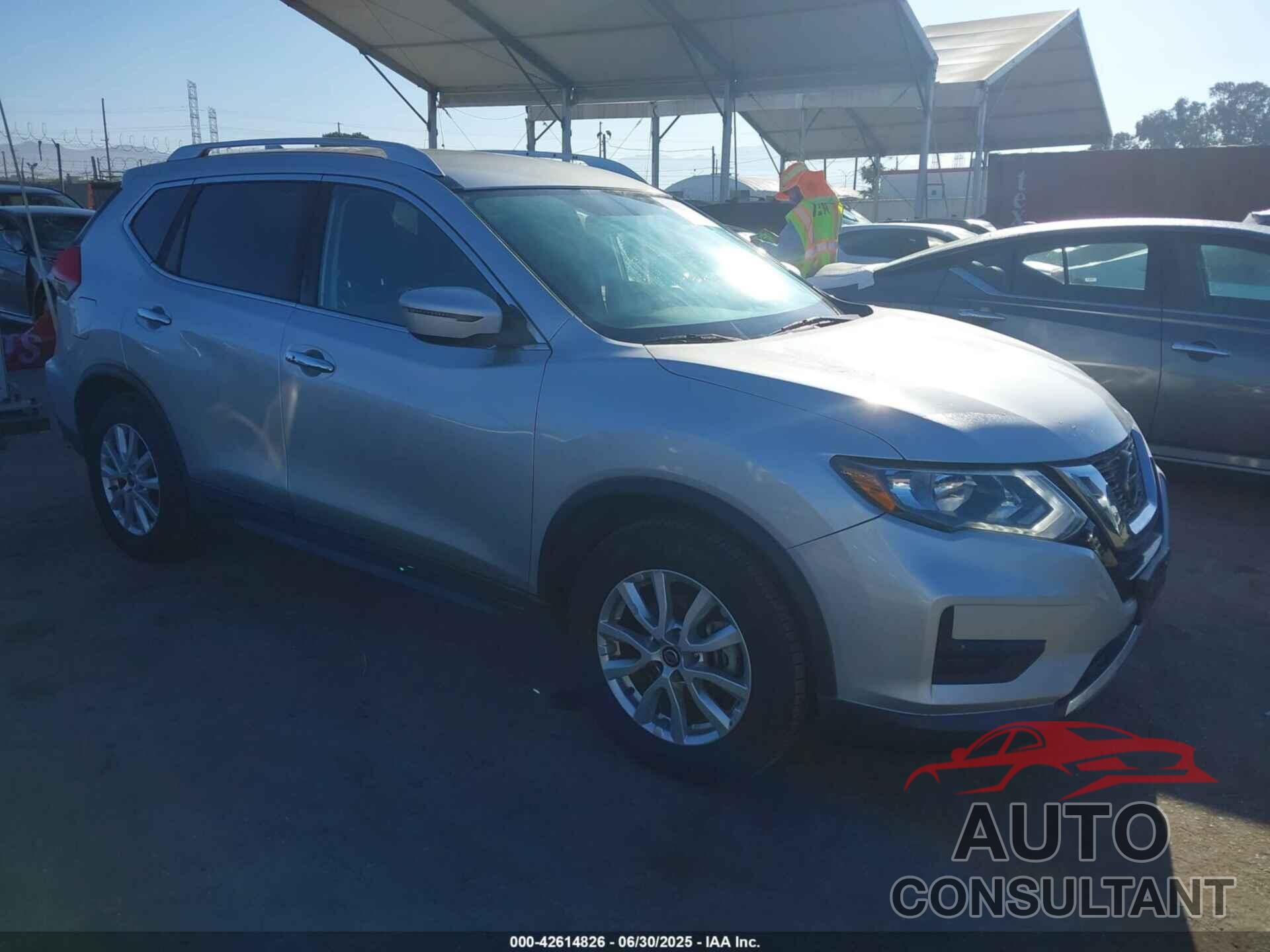 NISSAN ROGUE 2018 - KNMAT2MT9JP612119