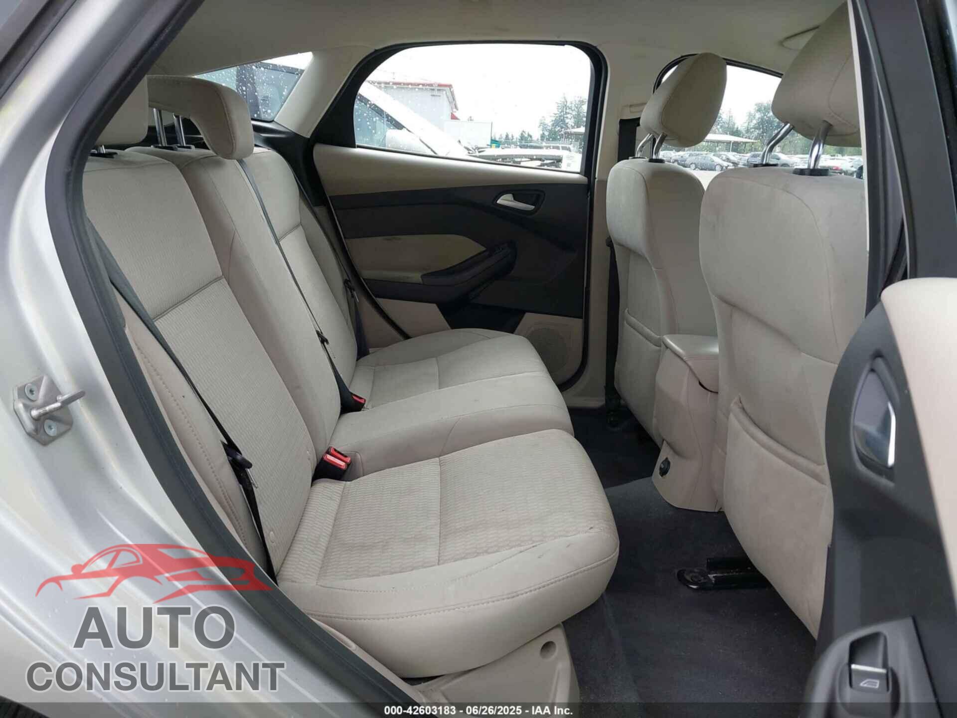 FORD FOCUS 2012 - 1FAHP3M28CL157361