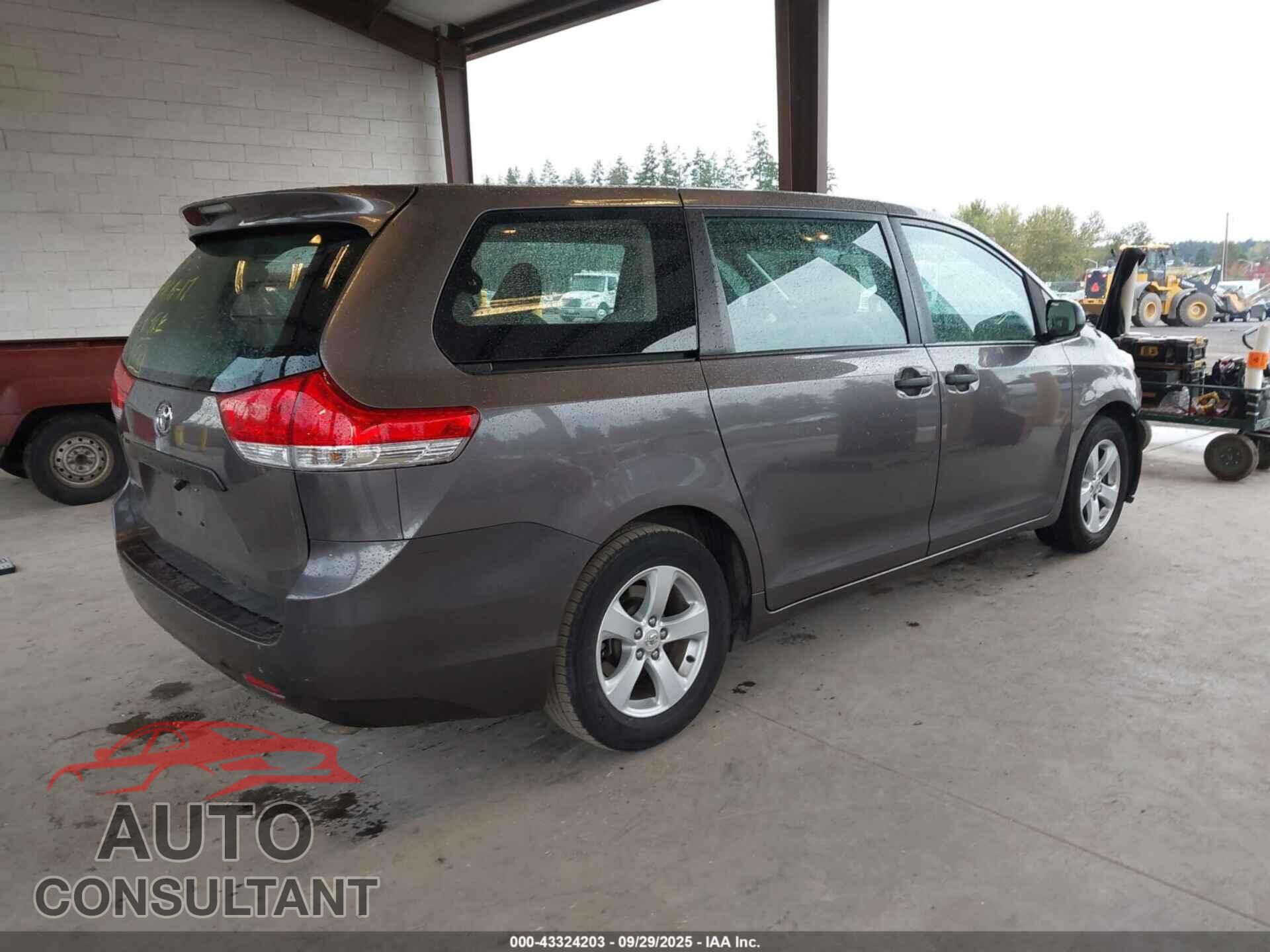 TOYOTA SIENNA 2011 - 5TDZK3DC3BS047742