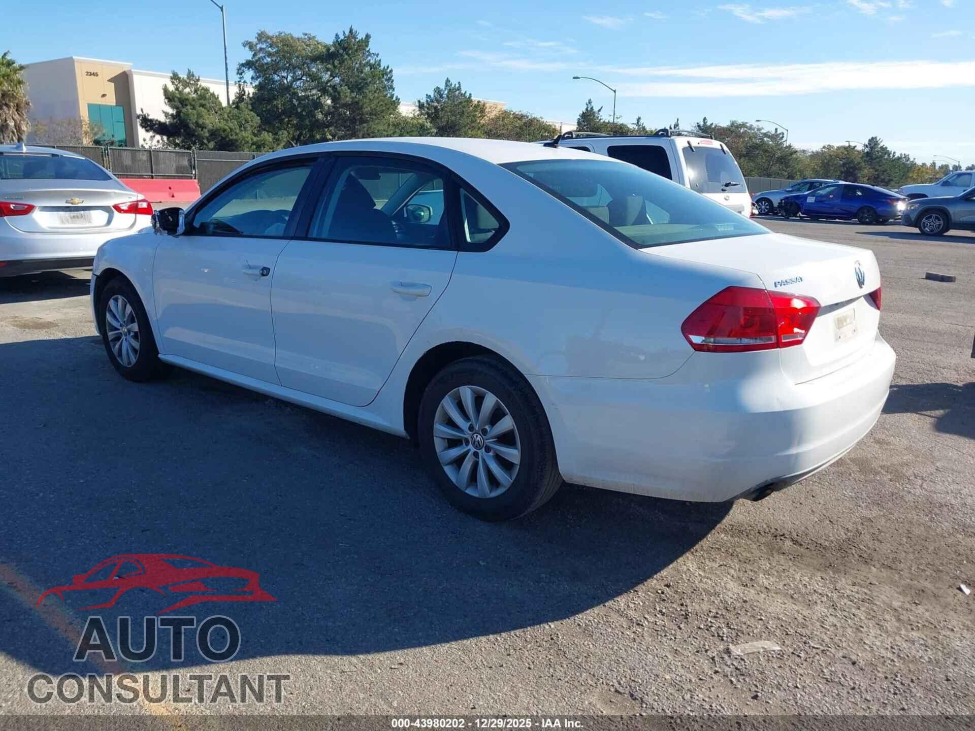 VOLKSWAGEN PASSAT 2013 - 1VWAP7A37DC035279