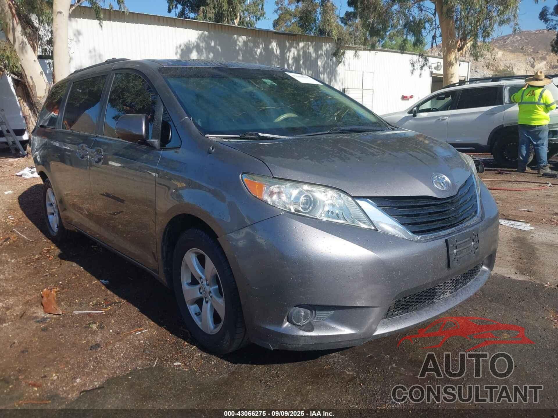 TOYOTA SIENNA 2014 - 5TDKK3DC5ES464205