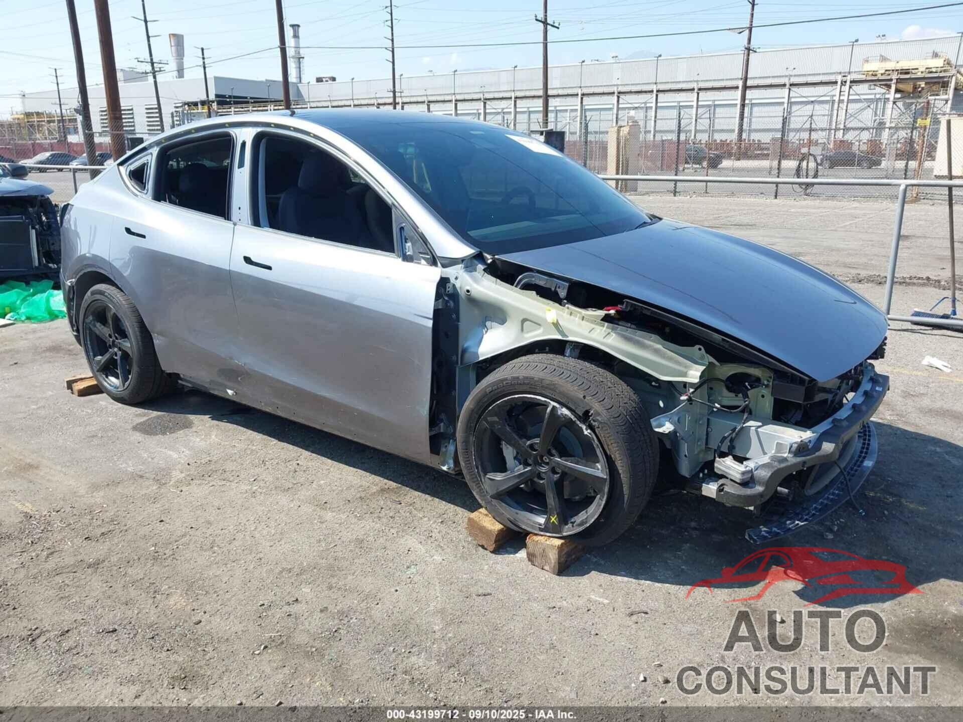TESLA MODEL Y 2026 - 7SAYGDEE0TF360694