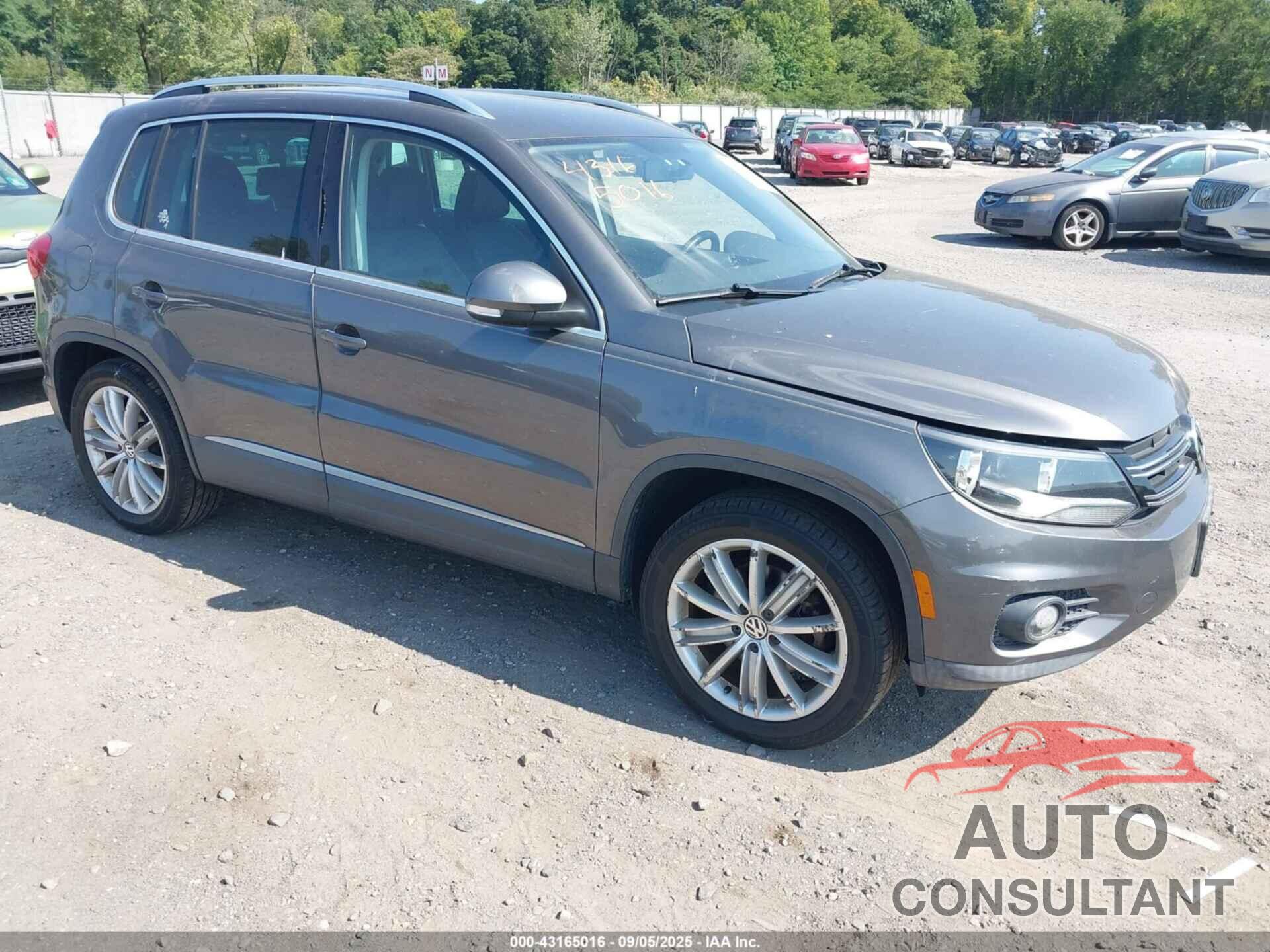 VOLKSWAGEN TIGUAN 2012 - WVGBV7AX3CW003423