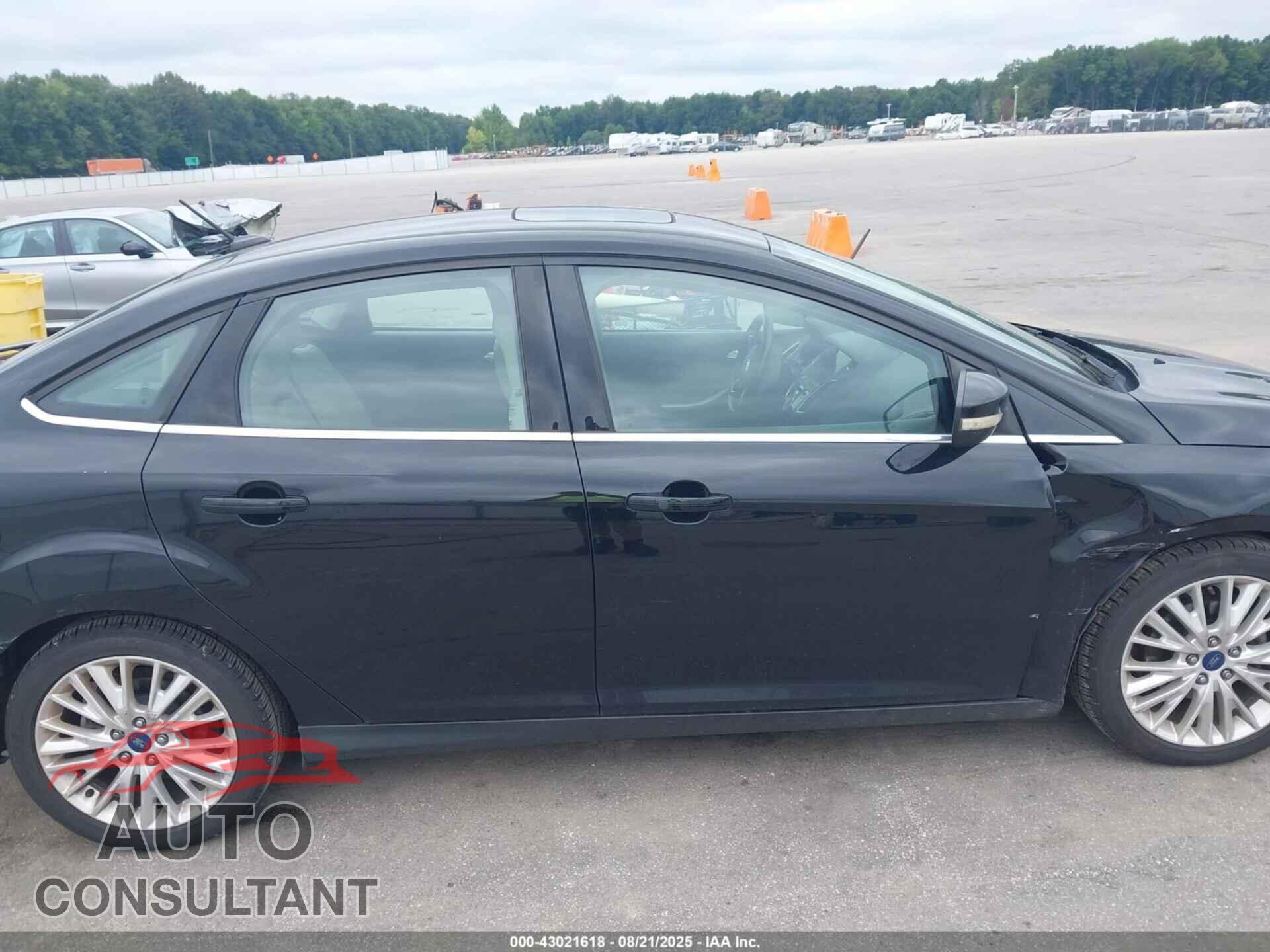 FORD FOCUS 2018 - 1FADP3J25JL273391