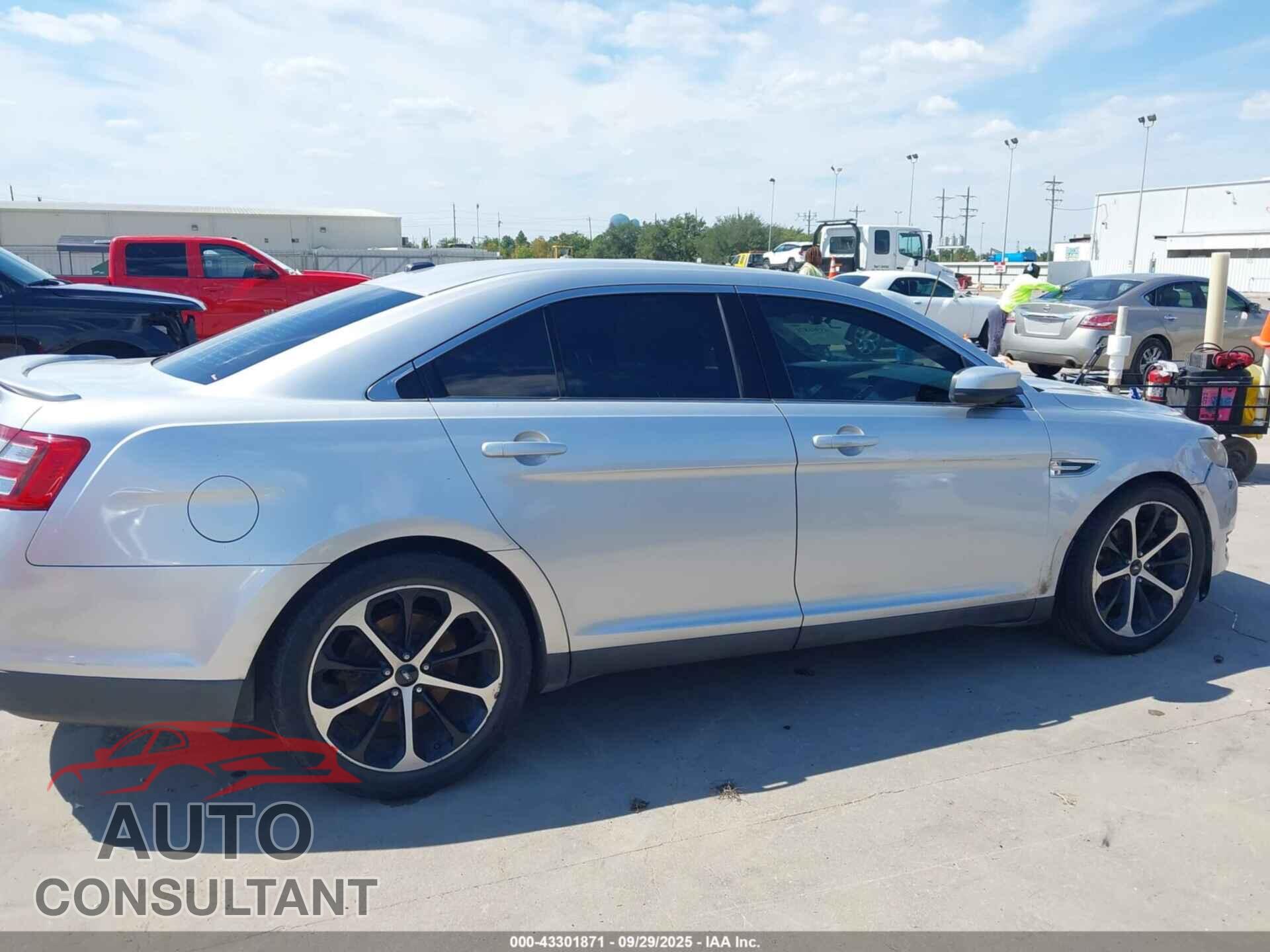 FORD TAURUS 2014 - 1FAHP2E88EG177554