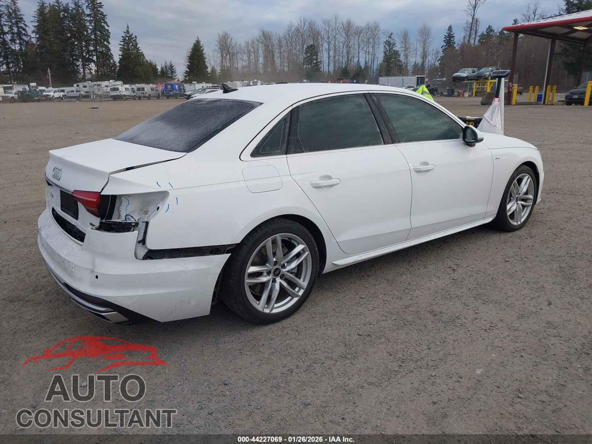 AUDI A4 2023 - WAUDAAF40PN001061