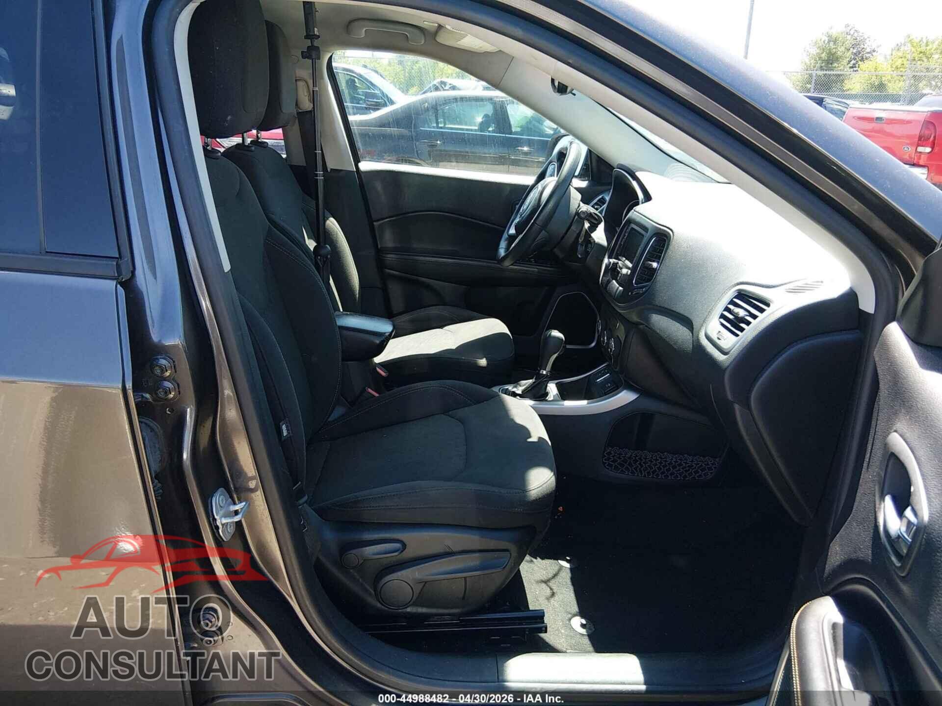 JEEP COMPASS 2018 - 3C4NJCAB0JT335249
