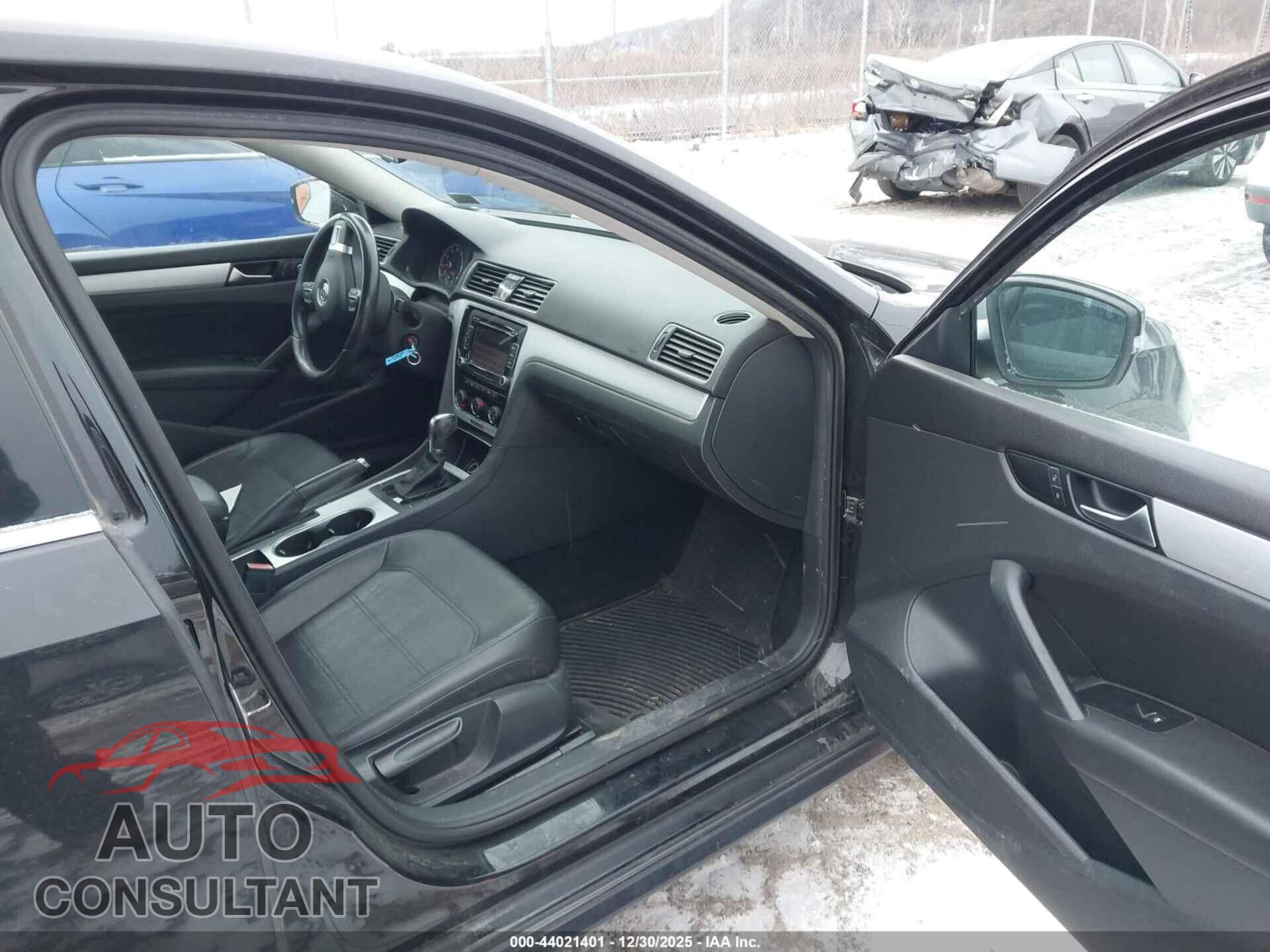 VOLKSWAGEN PASSAT 2013 - 1VWBP7A33DC058580