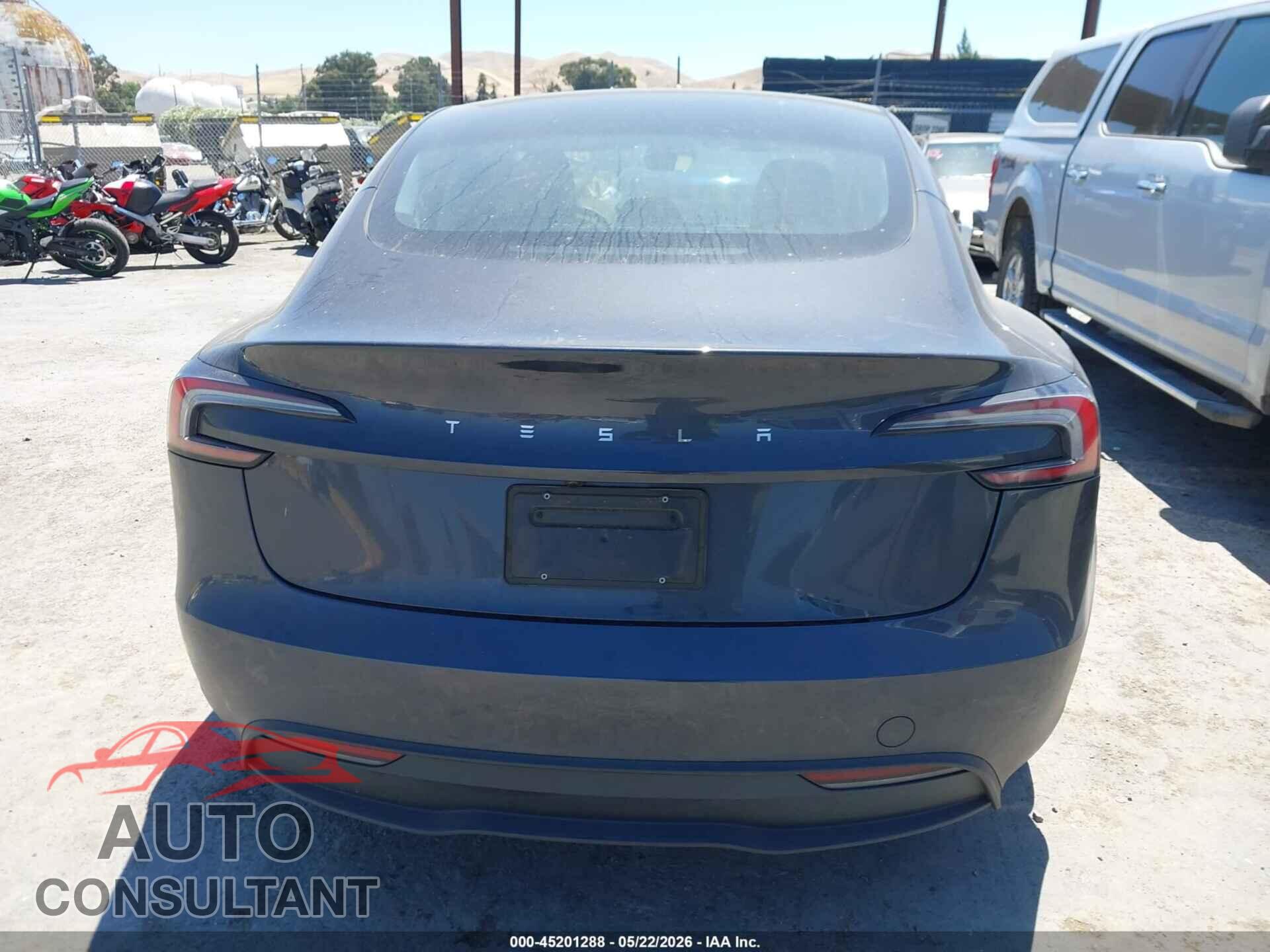 TESLA MODEL 3 2024 - 5YJ3E1EA3RF737696