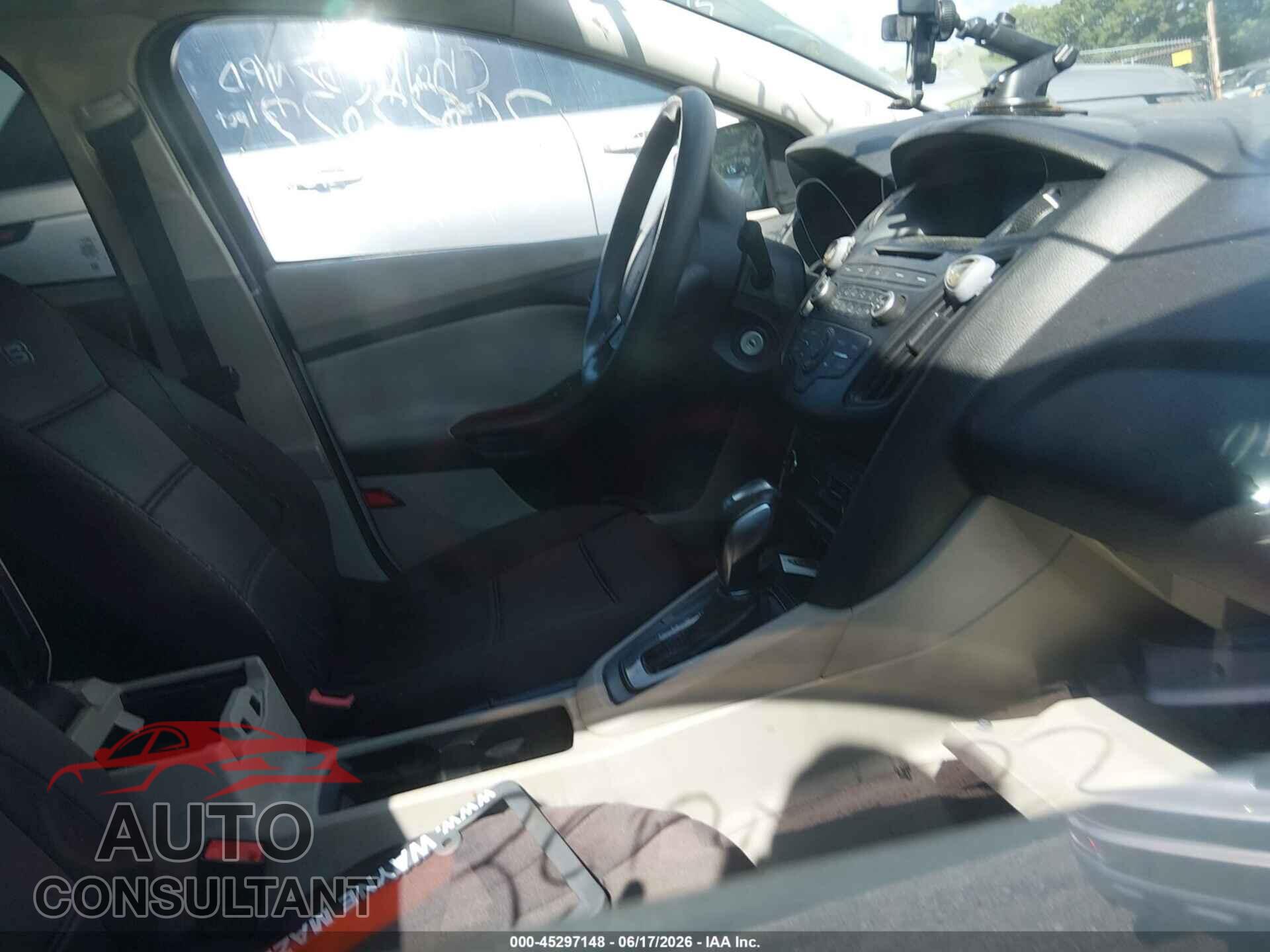 FORD FOCUS 2015 - 1FADP3F29FL262667