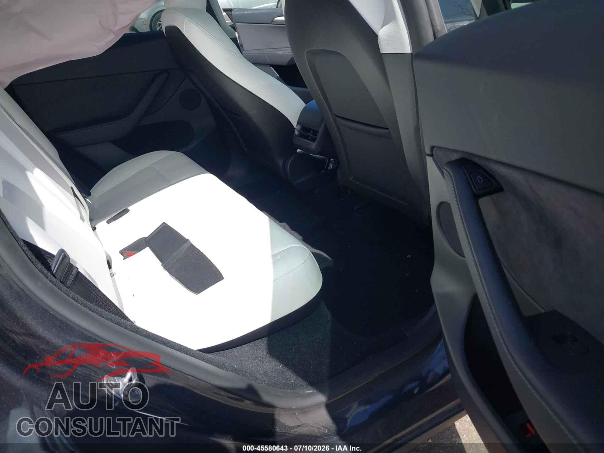 TESLA MODEL Y 2024 - 7SAYGDED5RF098588