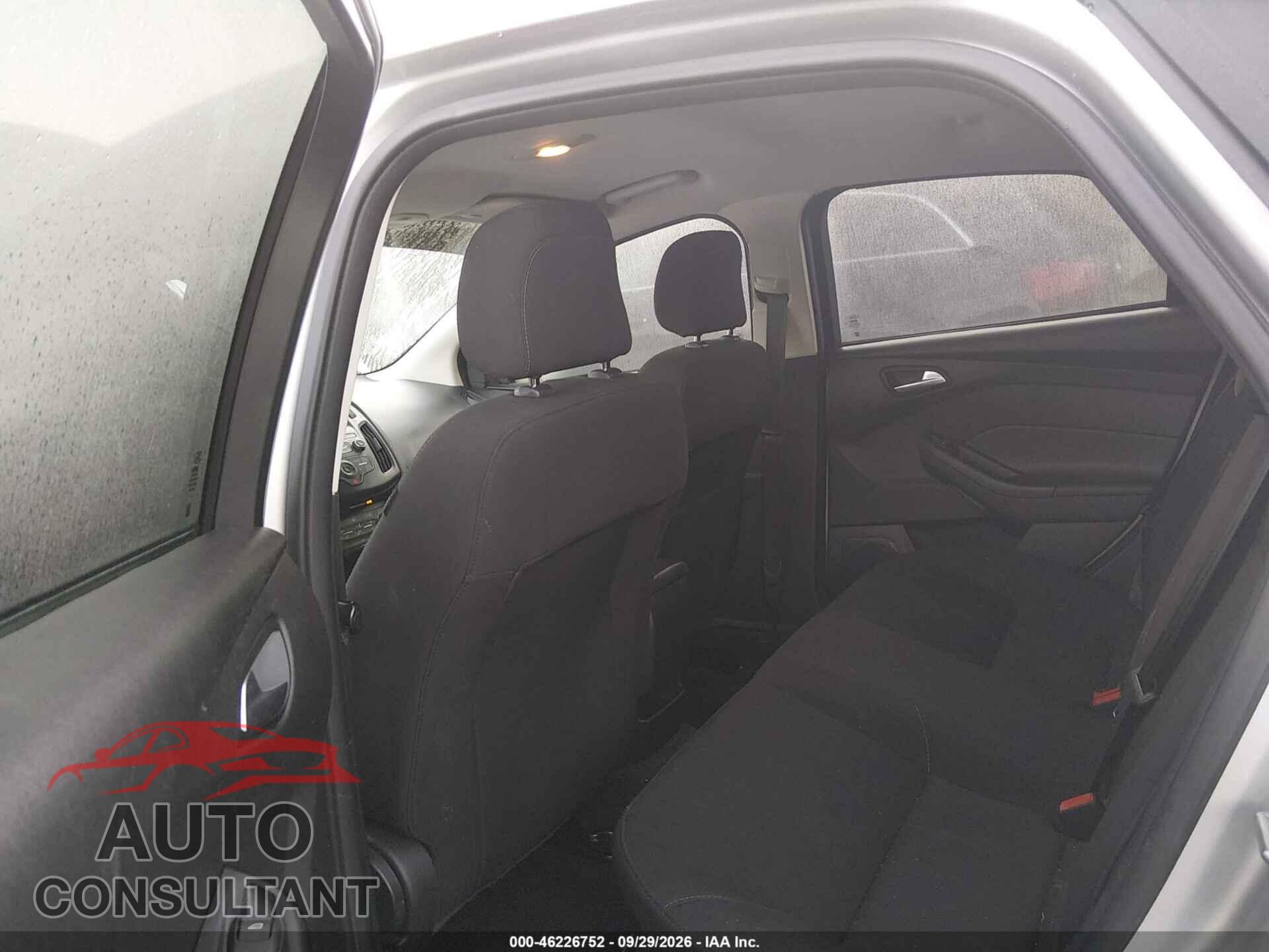 FORD FOCUS 2018 - 1FADP3F21JL299172