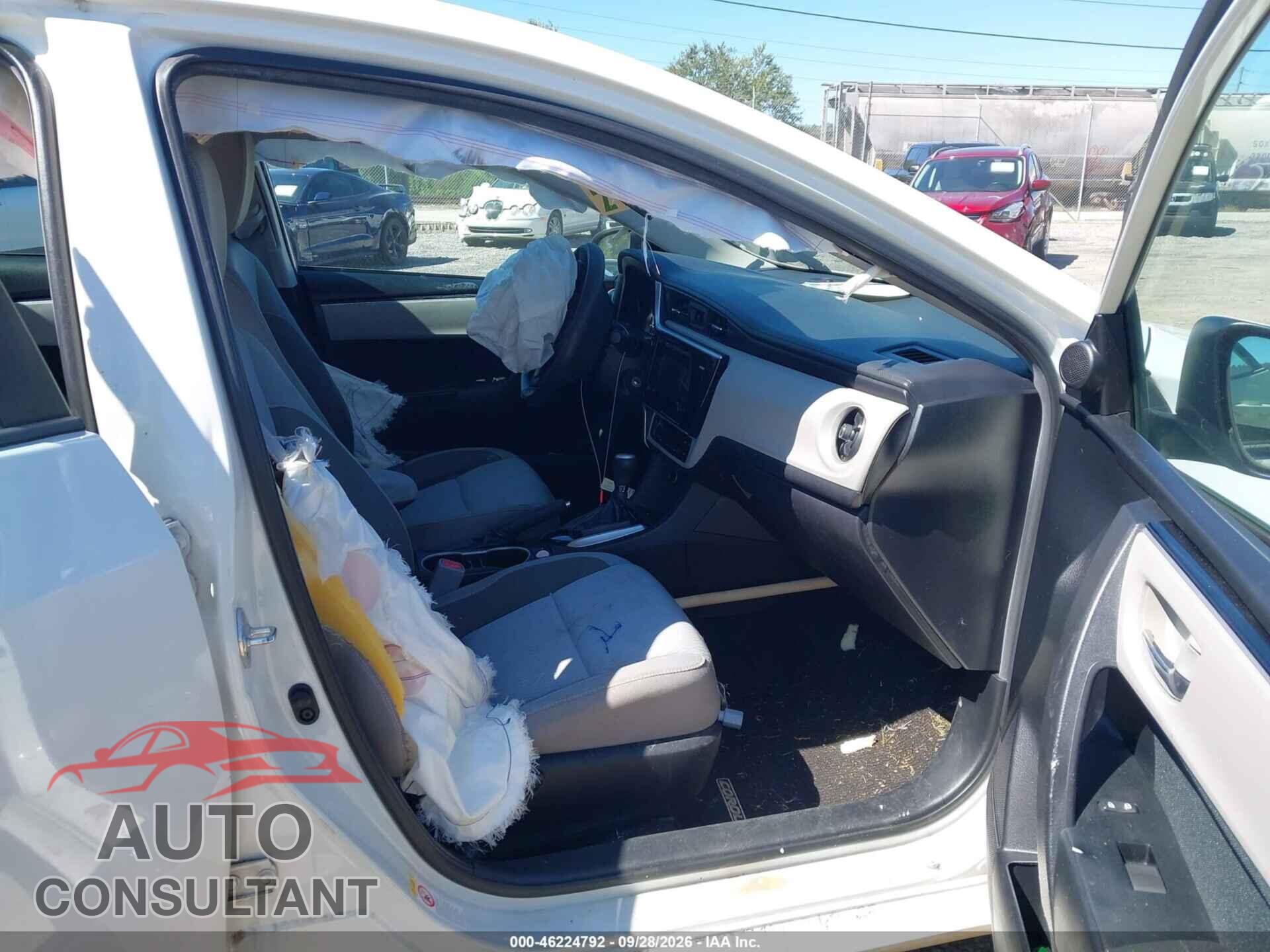 TOYOTA COROLLA 2017 - 5YFBURHE8HP676571