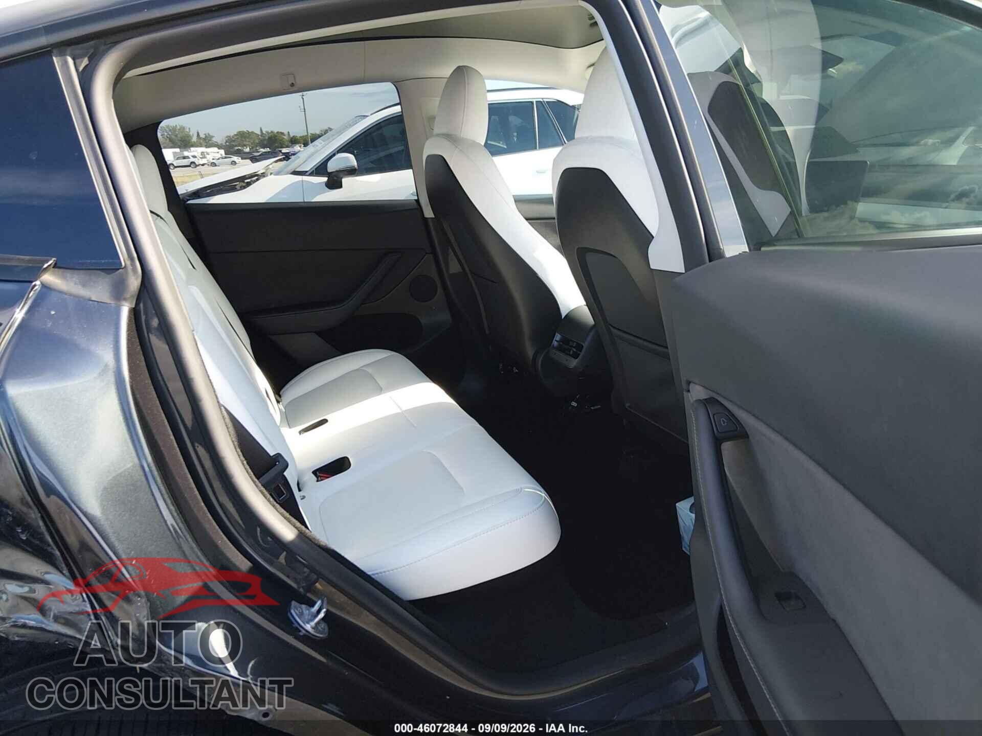 TESLA MODEL Y 2024 - 7SAYGDED2RF102063