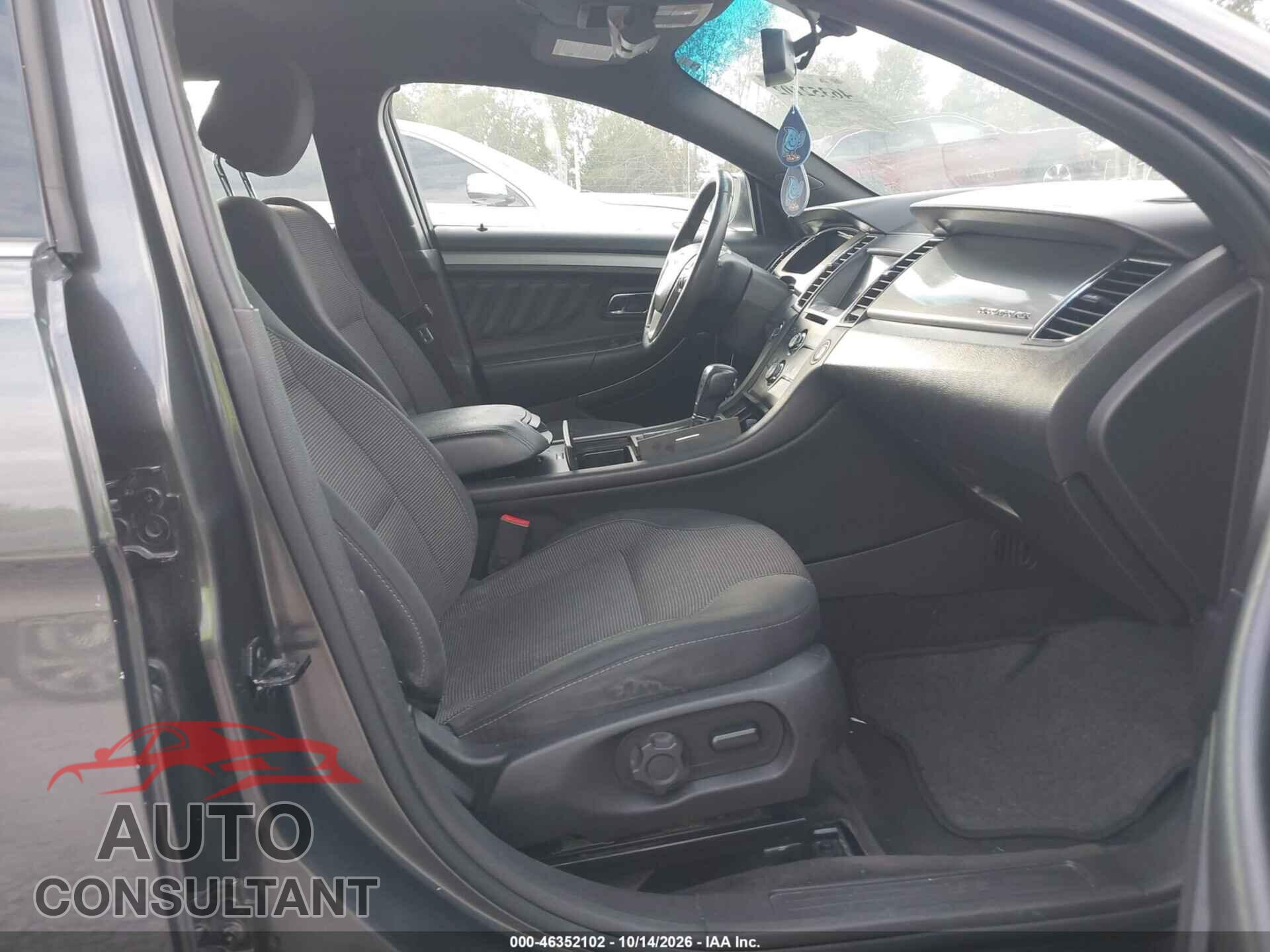 FORD TAURUS 2017 - 1FAHP2E83HG105391
