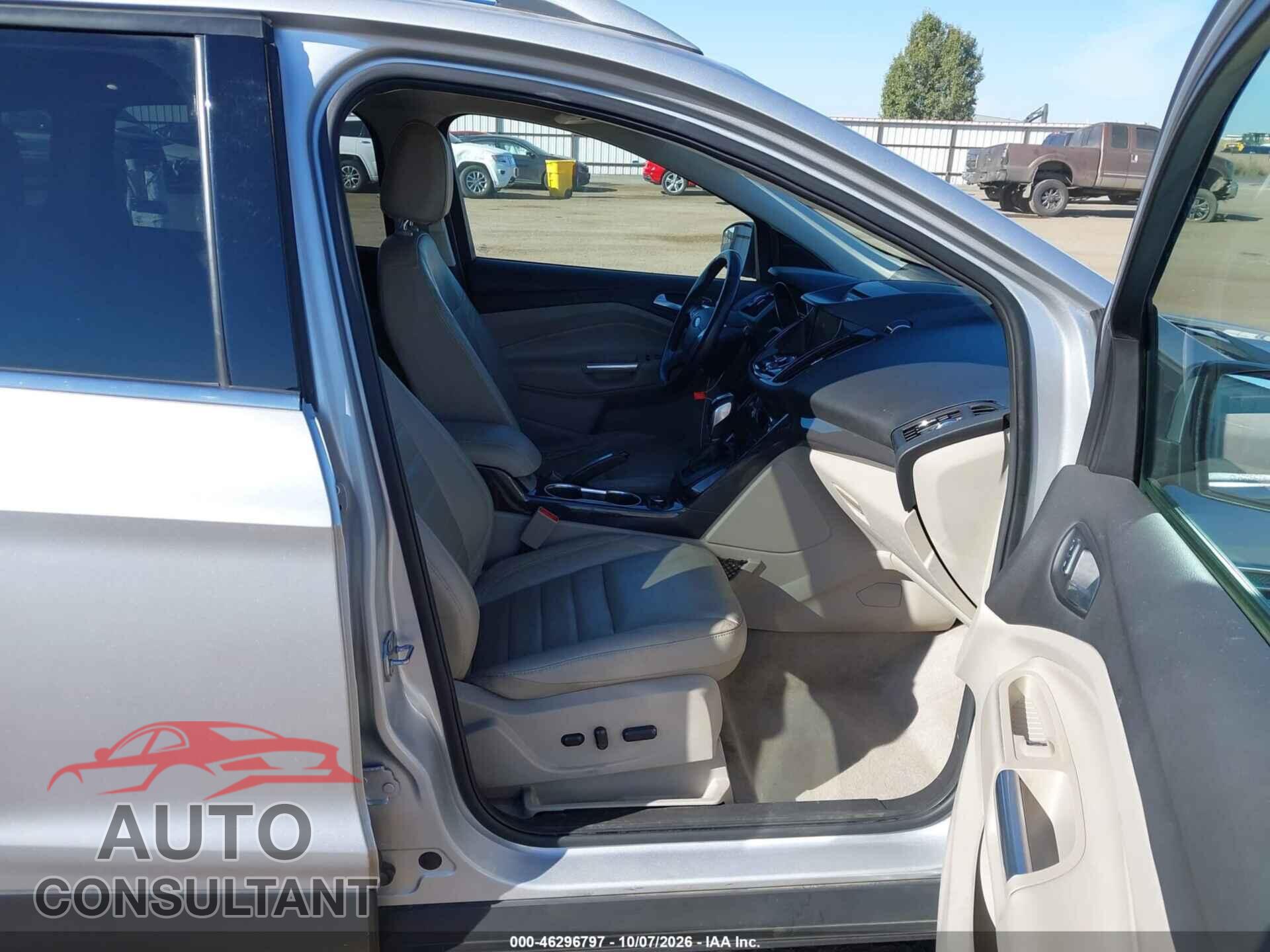 FORD ESCAPE 2015 - 1FMCU9J99FUB39348