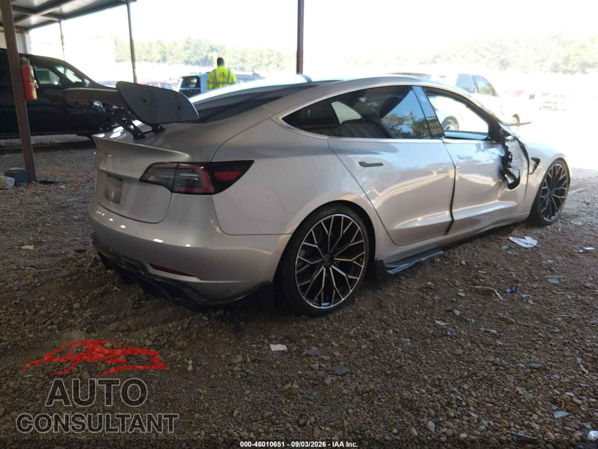 TESLA MODEL 3 2018 - 5YJ3E1EA9JF016576