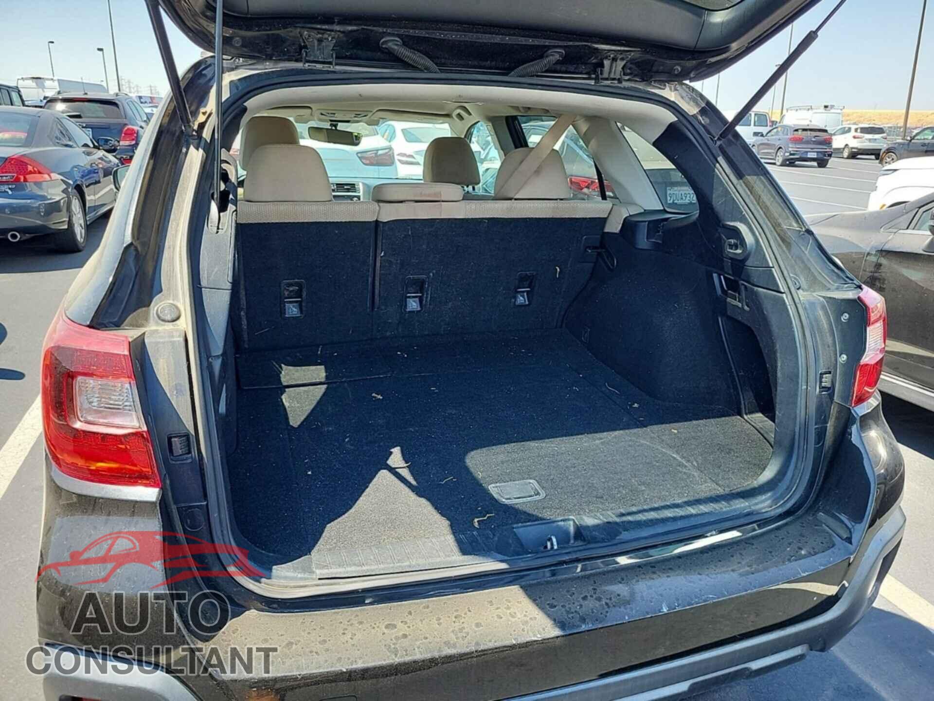 SUBARU OUTBACK 2018 - 4S4BSAFC2J3317252