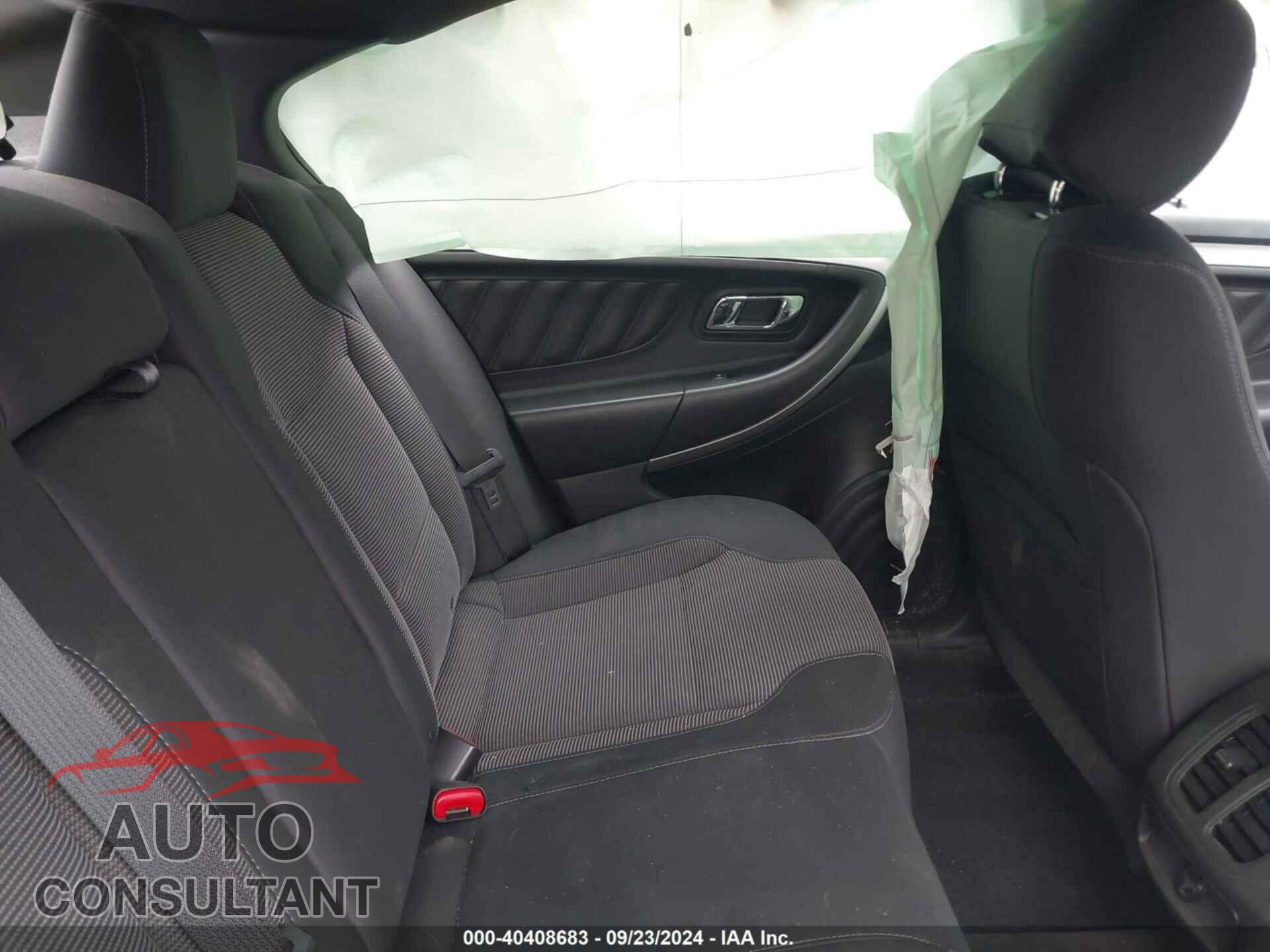 FORD TAURUS 2018 - 1FAHP2E82JG130952