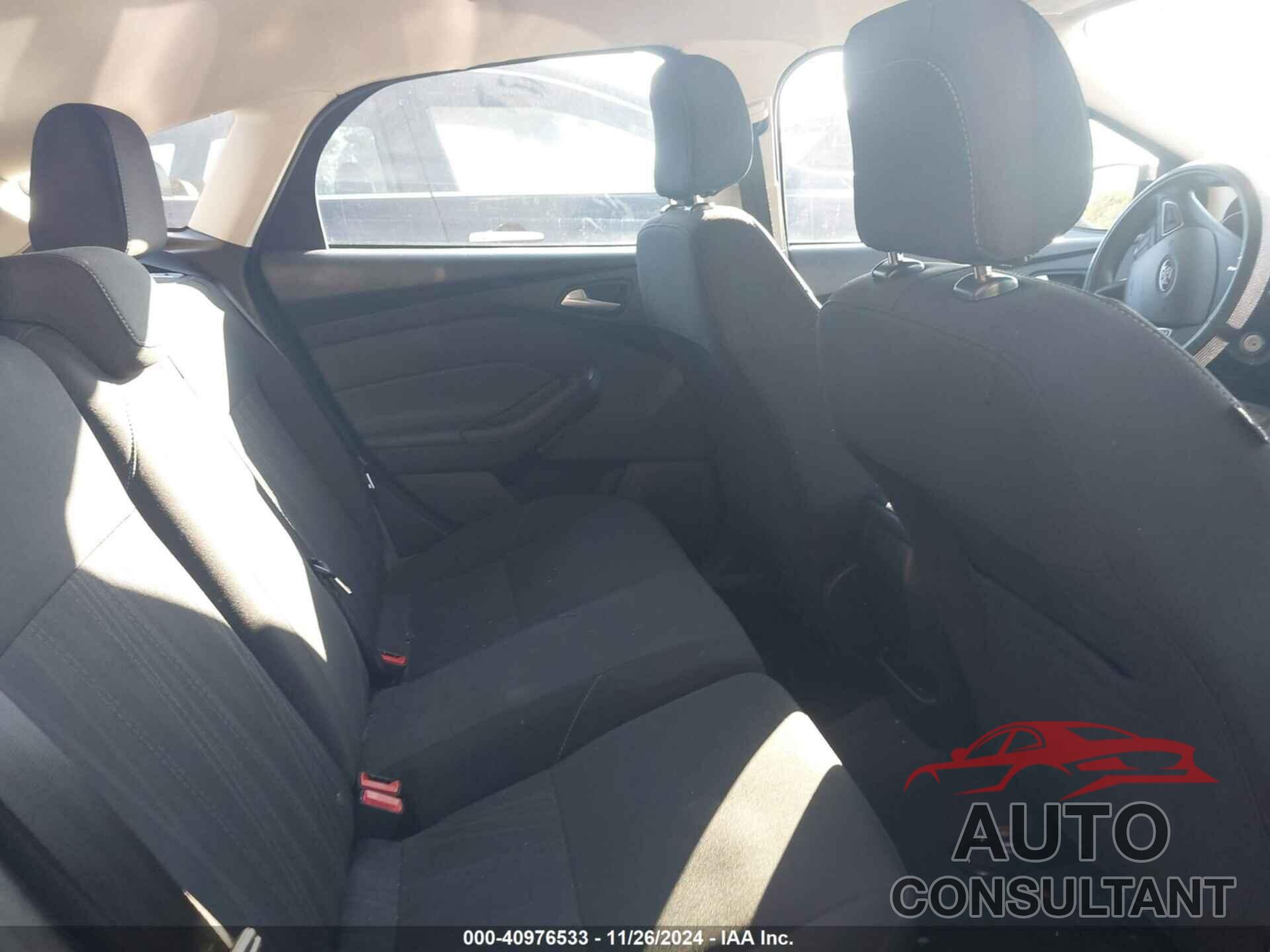 FORD FOCUS 2018 - 1FADP3K23JL307973