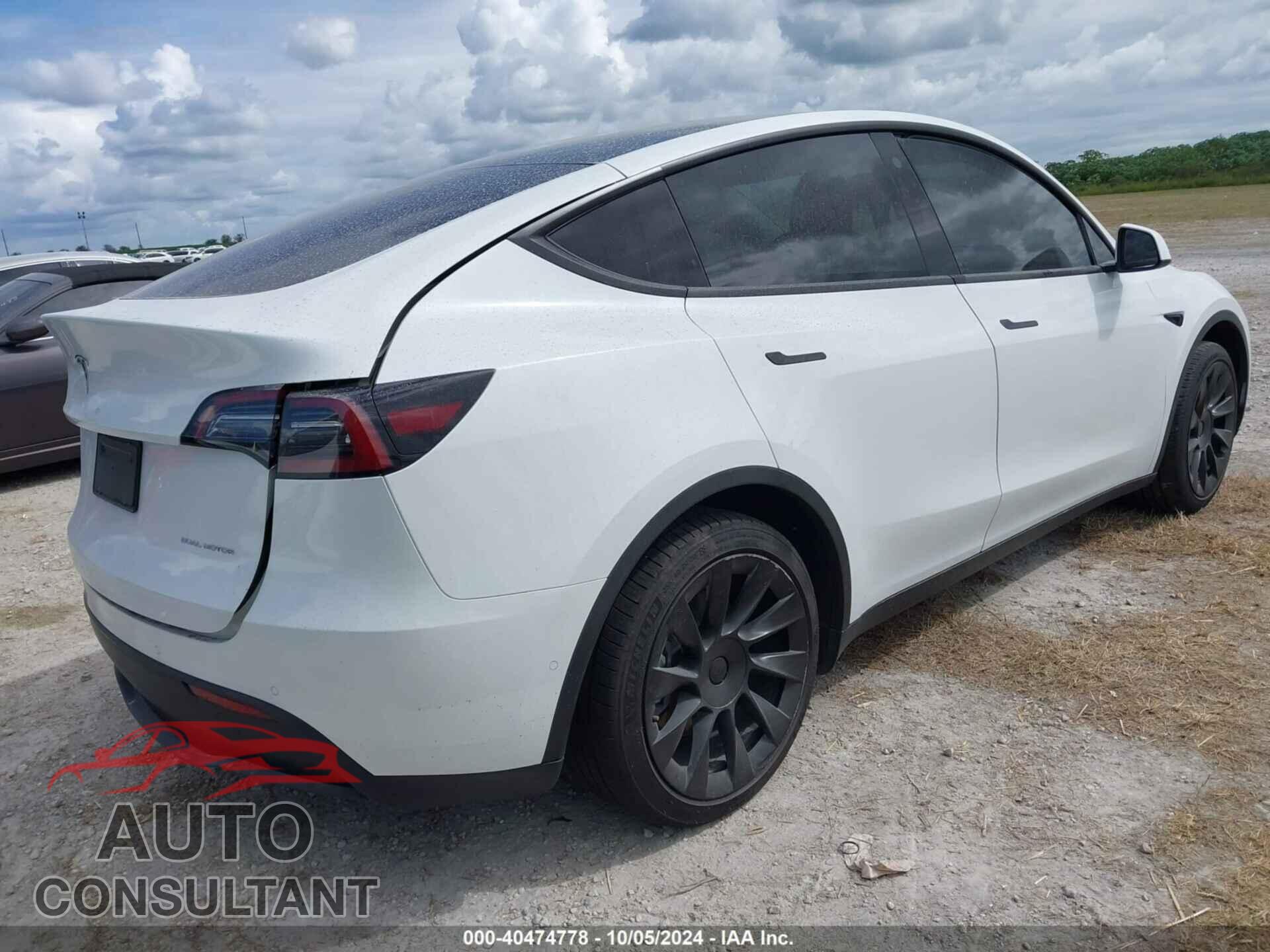 TESLA MODEL Y 2022 - 7SAYGDEE8NF401172