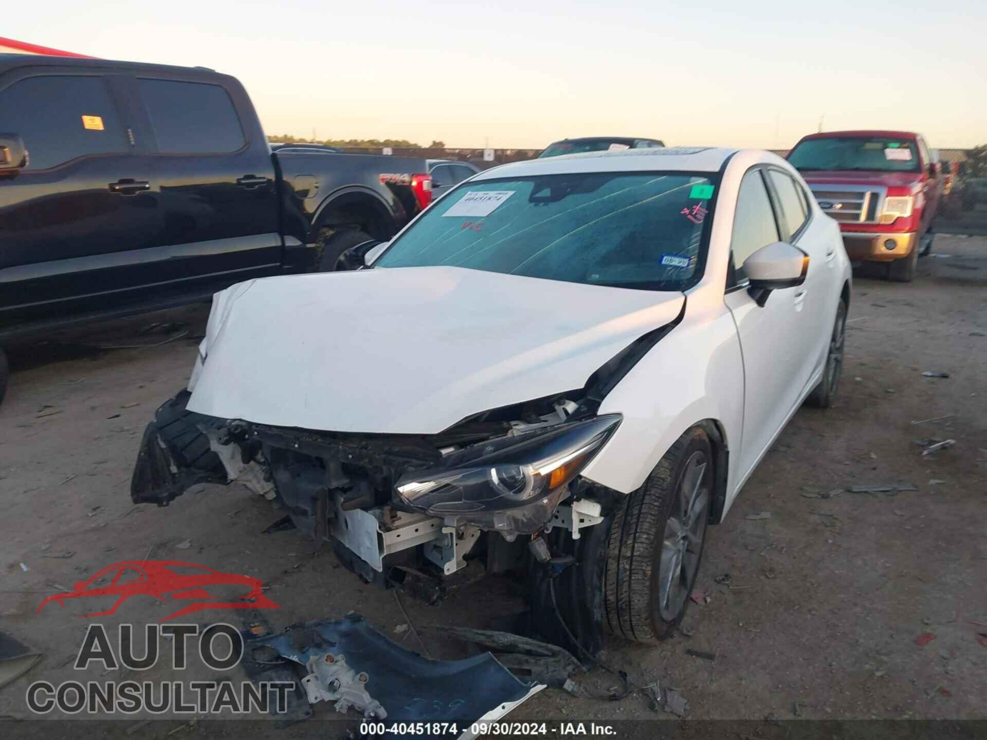 MAZDA 3 2018 - 3MZBN1M31JM257698