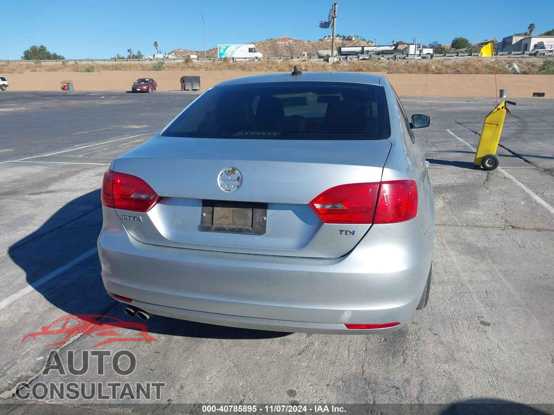 VOLKSWAGEN JETTA 2012 - 3VWLL7AJ1CM423107