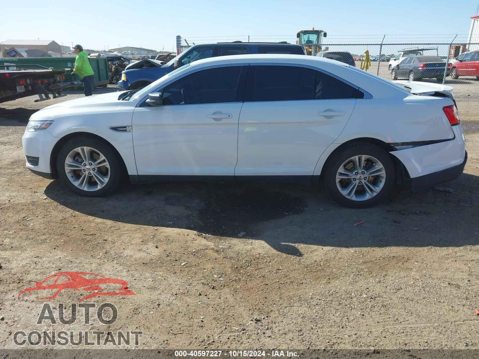 FORD TAURUS 2016 - 1FAHP2E84GG102031
